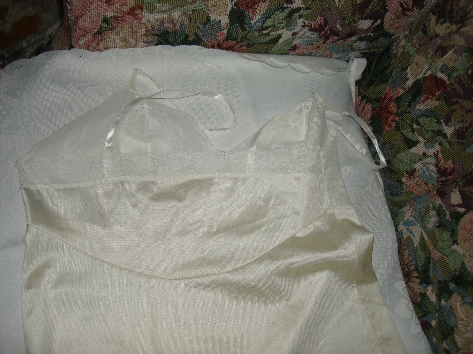 Vintage Nylon Lace Color Off White Full Slip Size 32 L