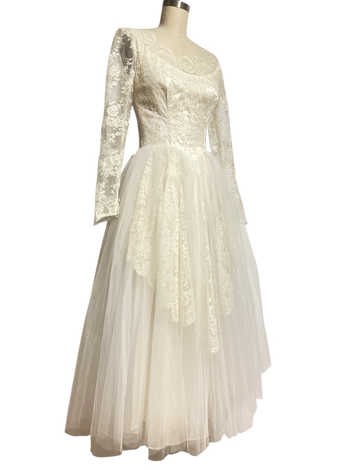 VTG 1950s 60s Lace Tea Length Wedding Dress XS Audrey Hepburn Modest MCM Bride