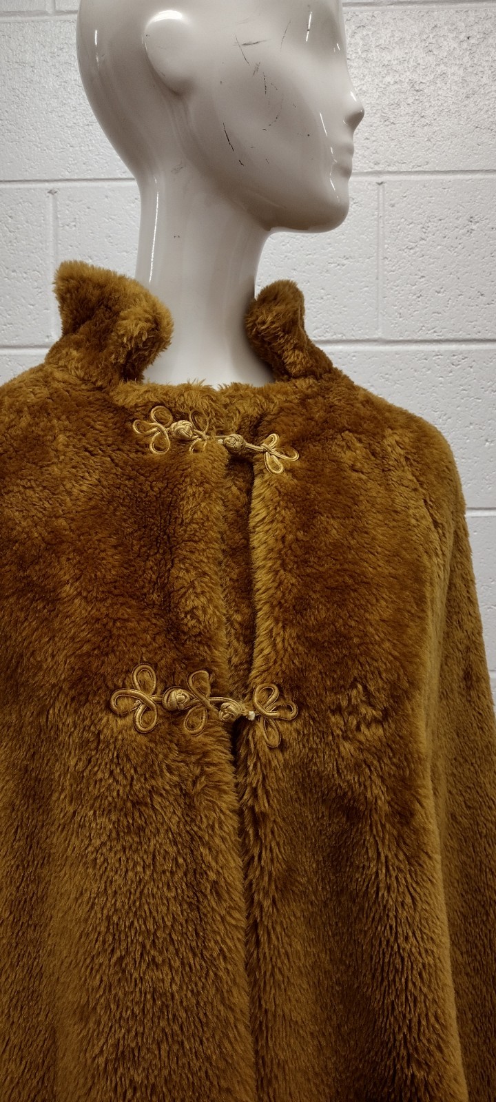 70s Faux Fur Cape Bohemian Look Mustard Bronze Color ASIAN FROG BUTTONS Size S
