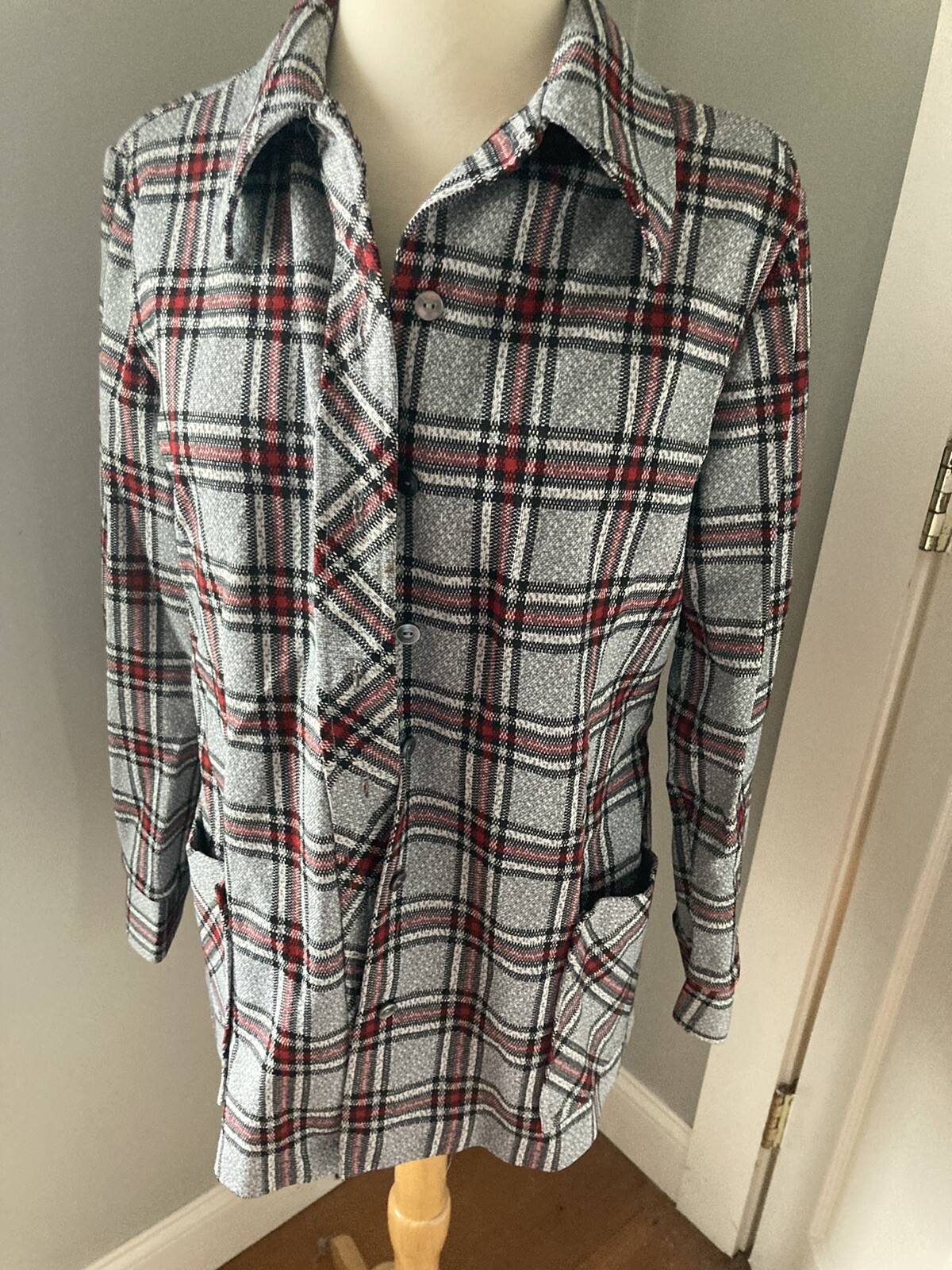 18 Gray Red Plaid Lightweight Barn Jacket Vintage 70s Shirt Stretch knit Top