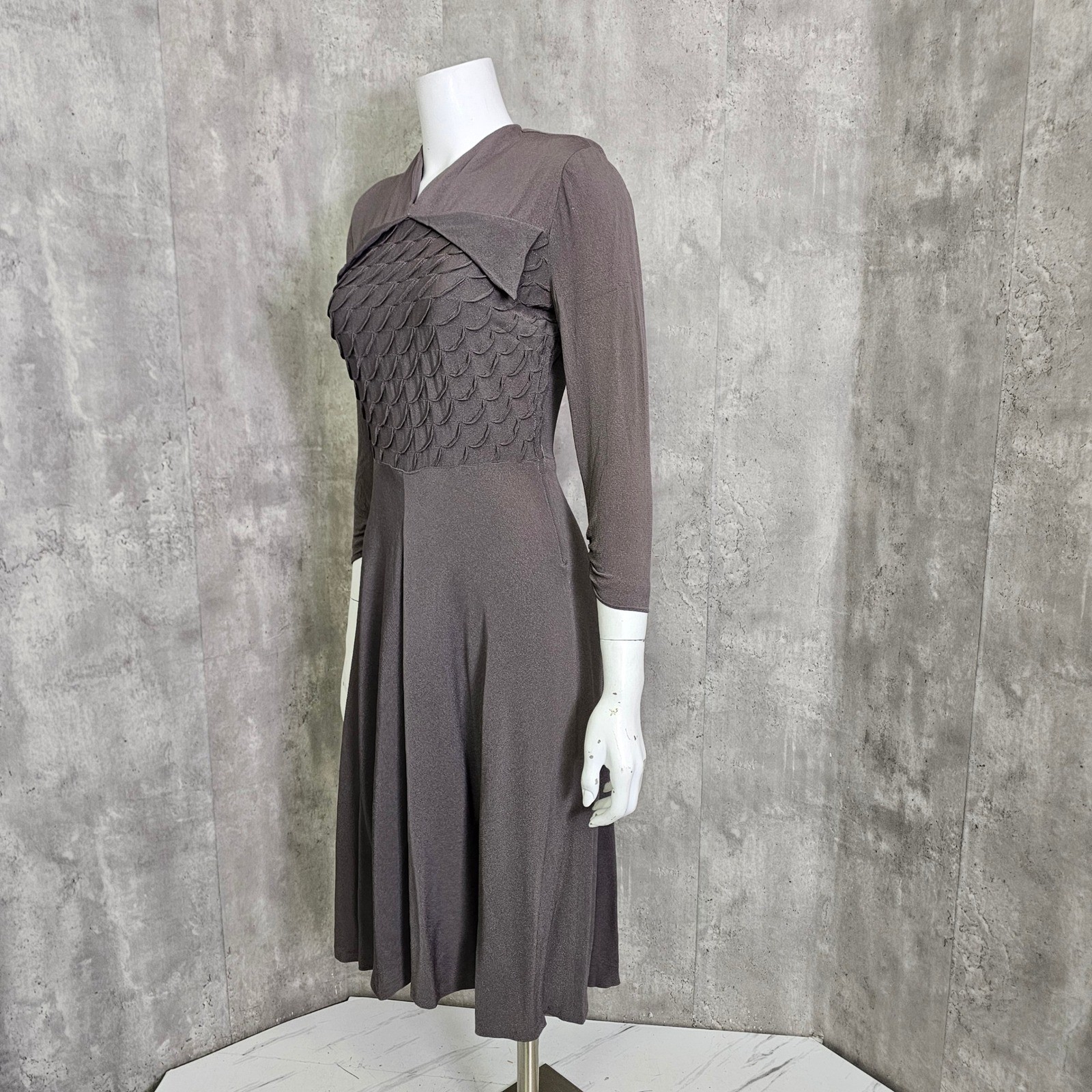 Vintage 40s Brown Rayon Crepe Scalloped Bodice Dress Metal Zipper M Noir Glam