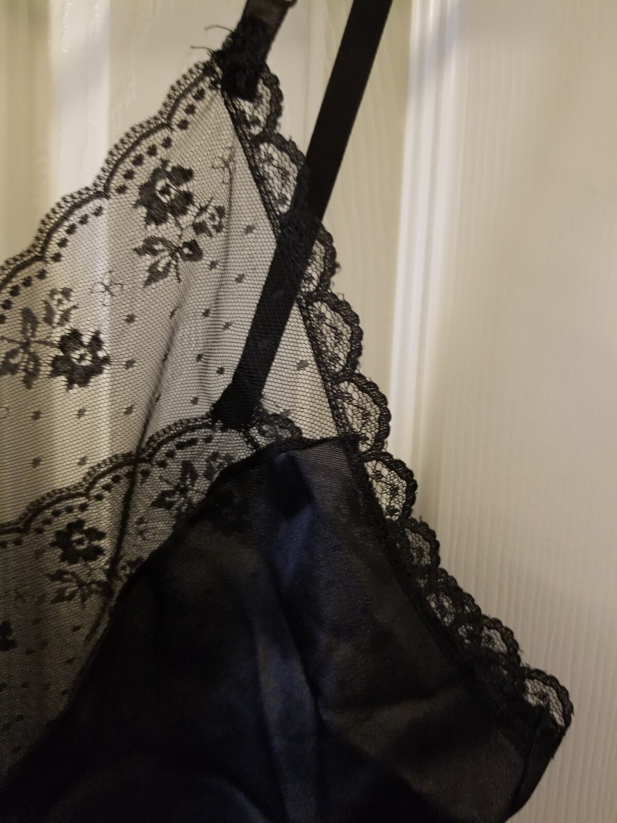 Vintage Ashley Taylor Camisole Black Scalloped Lace Sexy Romantic Lingerie M