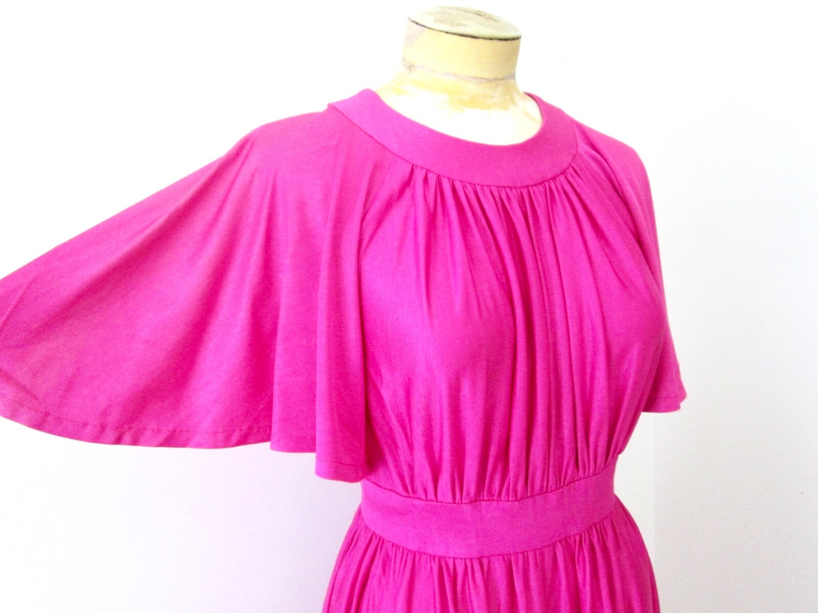 VGC Vtg 70s Hot Fuchsia Pink Silky Satin Knit Disco Dancing Dress Flutter Slvs S