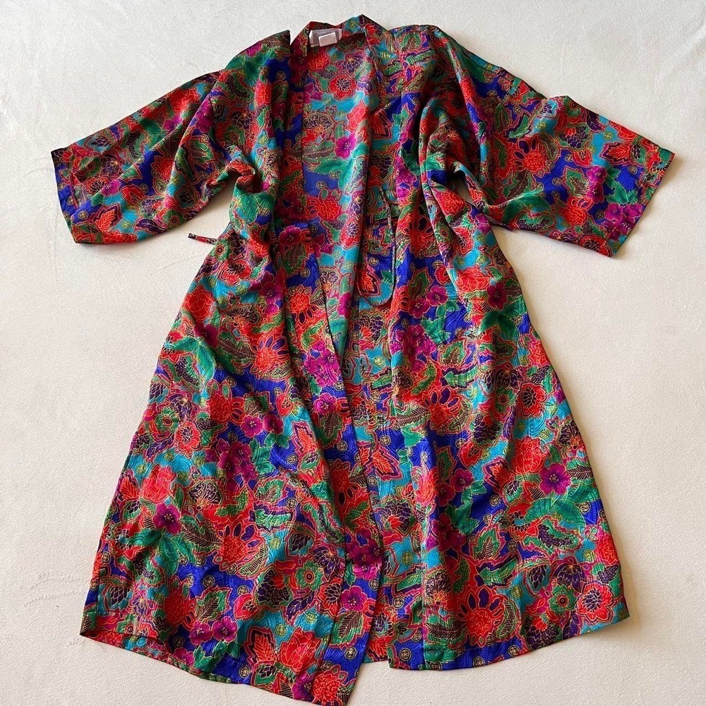 ✨ Vintage ✨Inner Most kimono with multicolored floral and paisley print