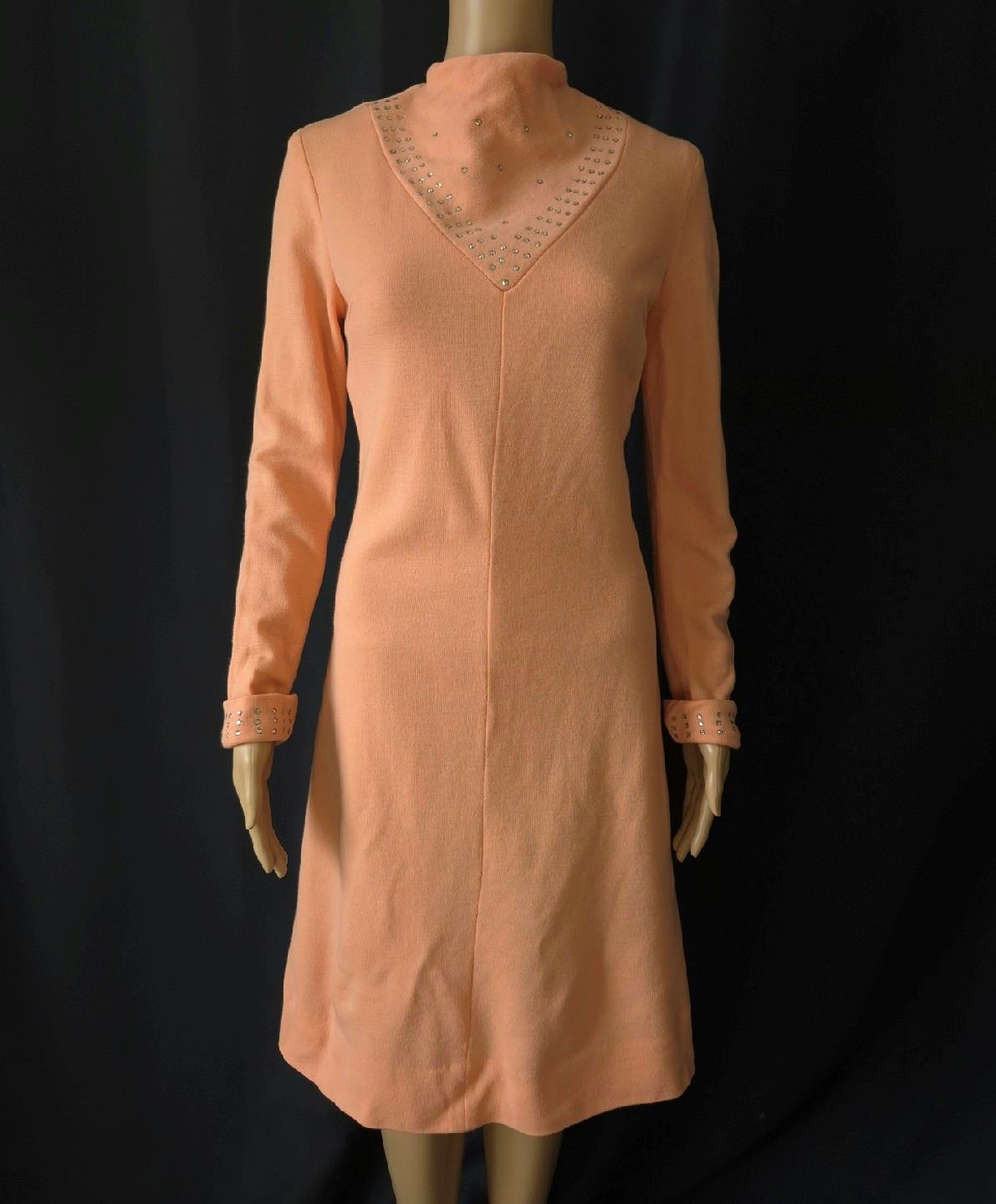 Mid-Century Mod 1960s Vintage SPARKLY PEACH KNIT PARTY SWEATER DRESS – S/M