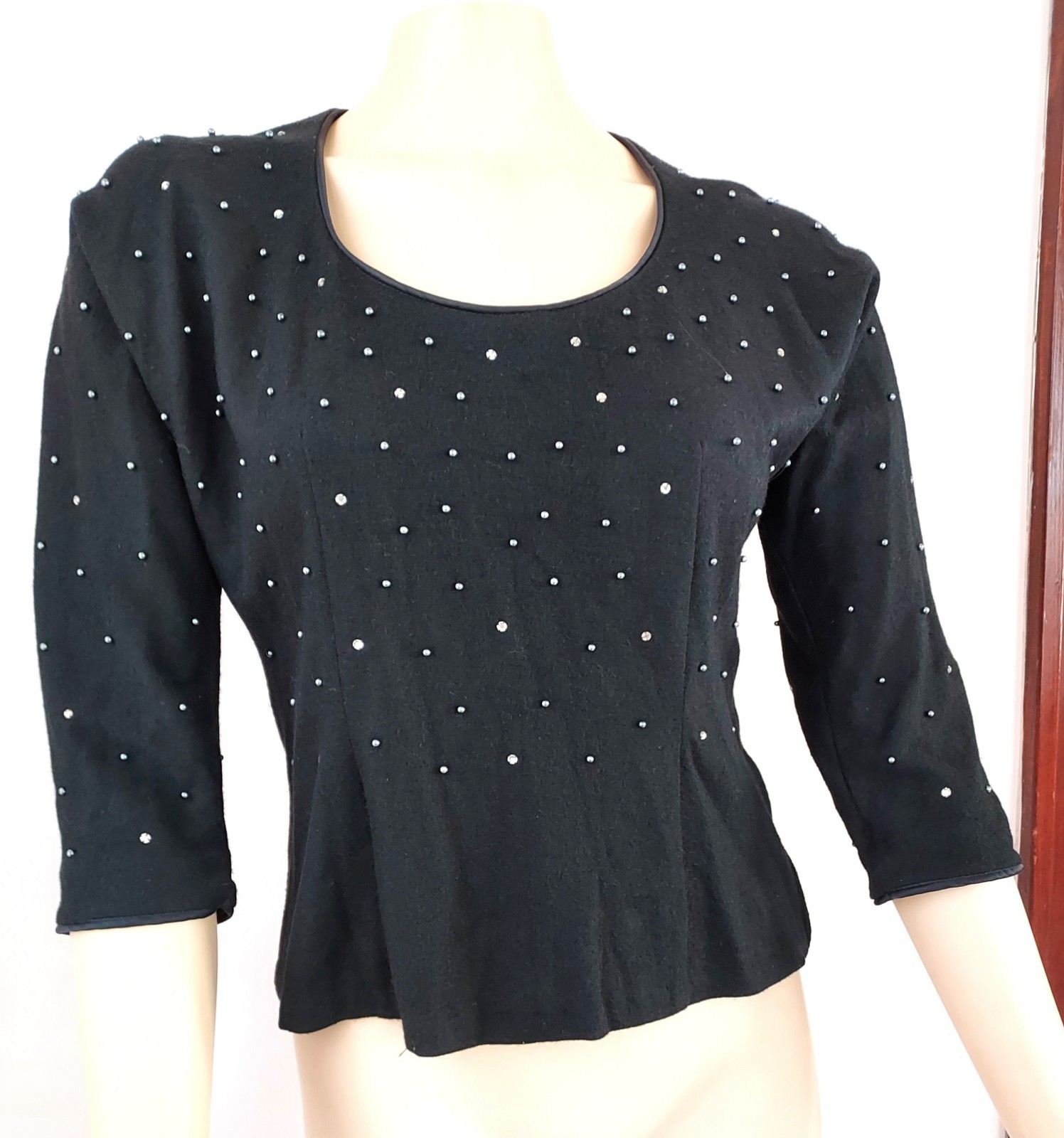 Vintage 1940s/50s Beaded & Rhinestone Sweater Label „Malbe for better blouse’s”.