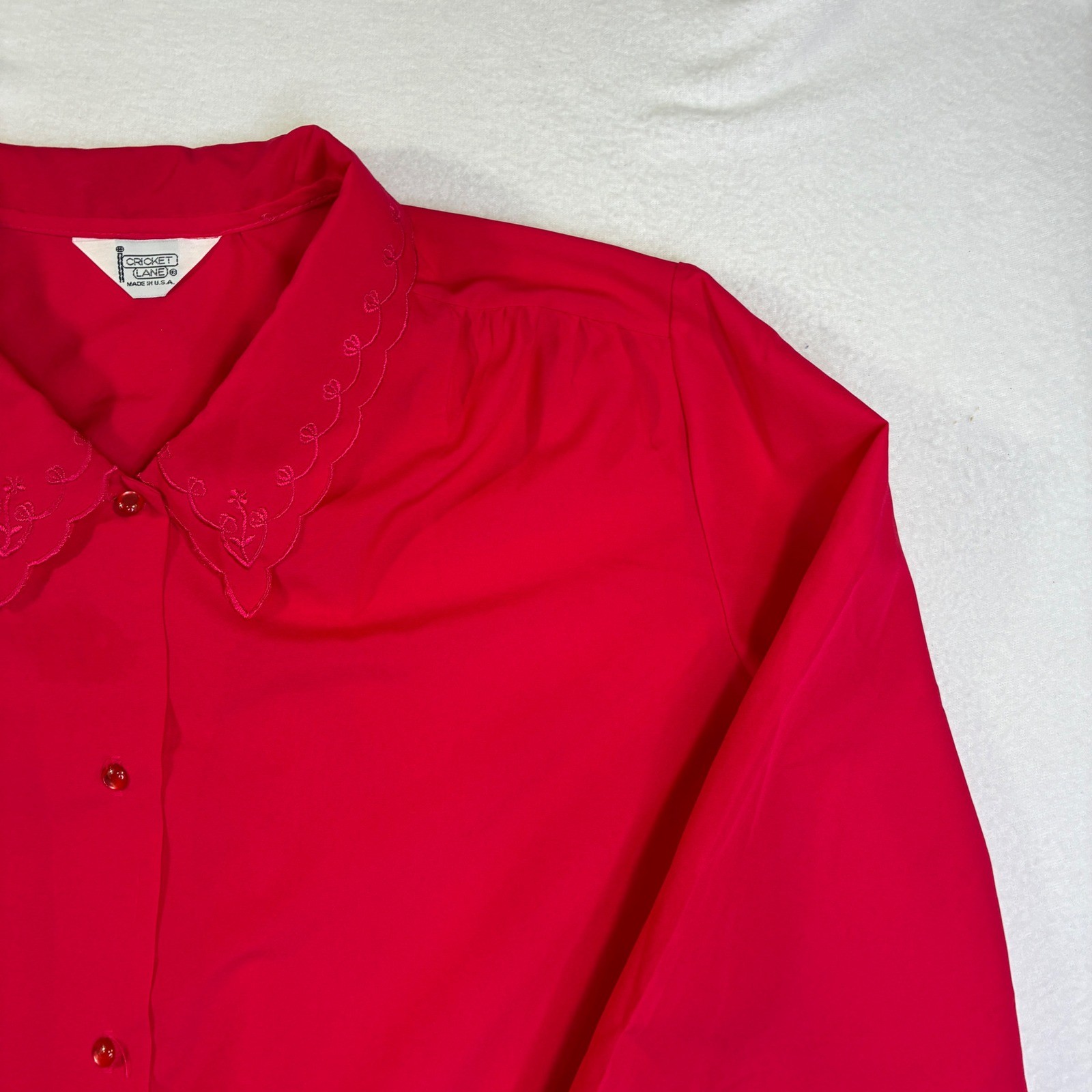Cricket Lane Vintage USA Red Embroidered Scallop Collar Button Down Blouse Top