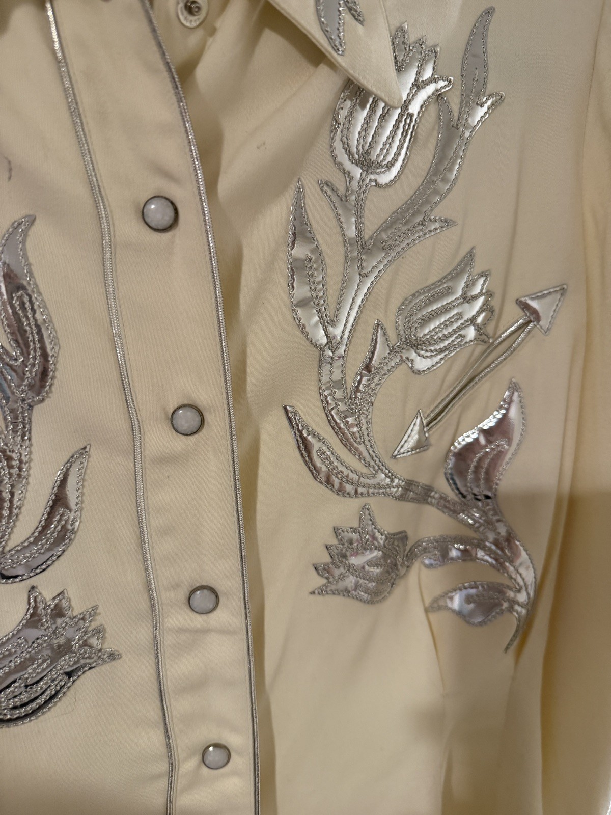 Rare Vintage Ranch-Maid Western Wear Pearl Snap Blouse Ivory Silver Appliqué