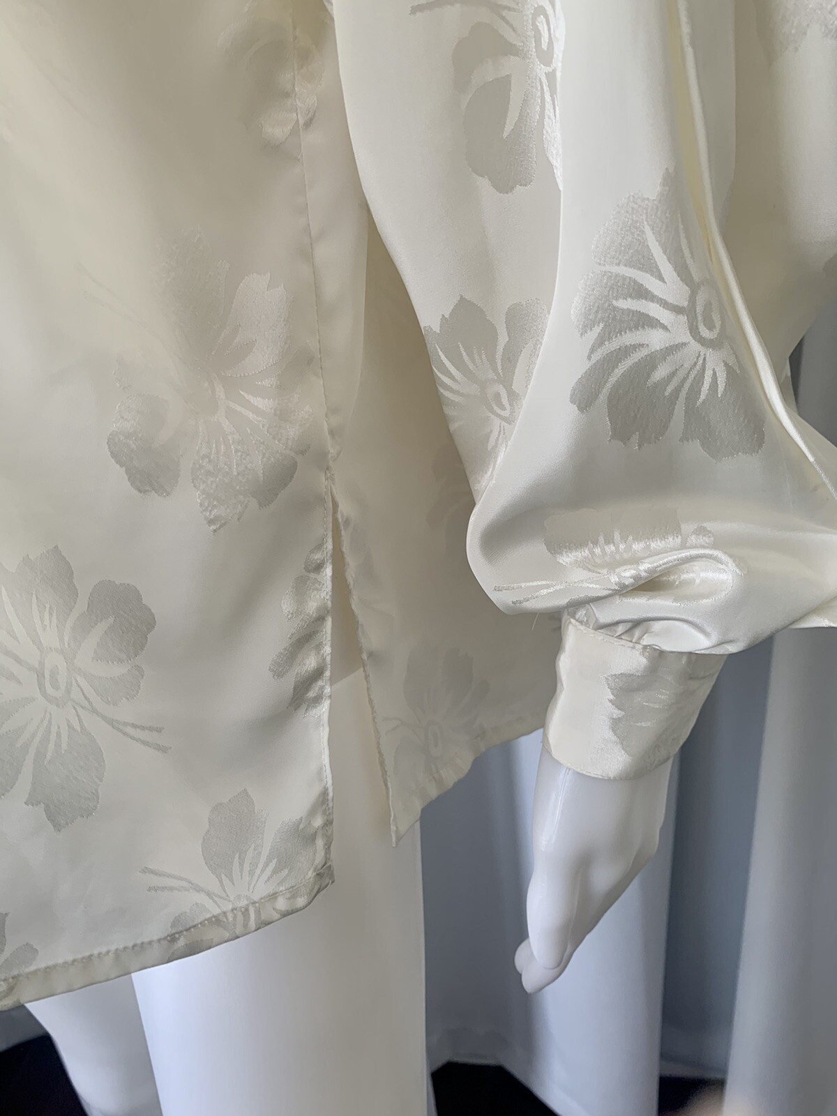 Vintage 80’s Jaeger London Jacquard Ivory Hibiscus Blouse M/L