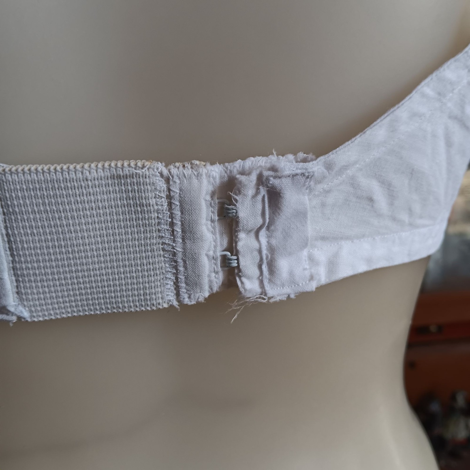 Rockabilly Bra 34C Vintage White Lace MCM With Adjustable Straps & Hook Closure