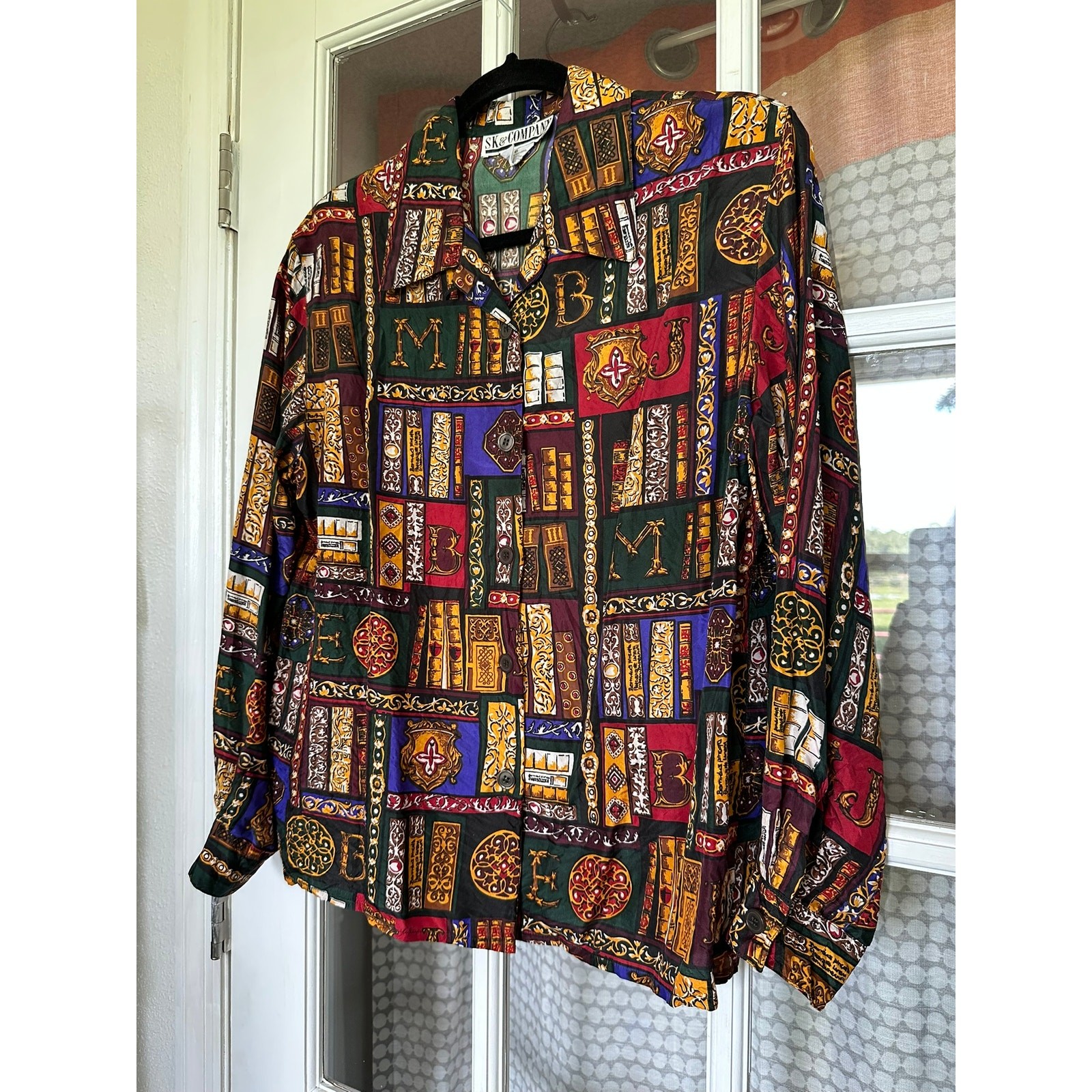 Vintage SK & Company Silk Library Letter Block Long Sleeve Button Top Top 6
