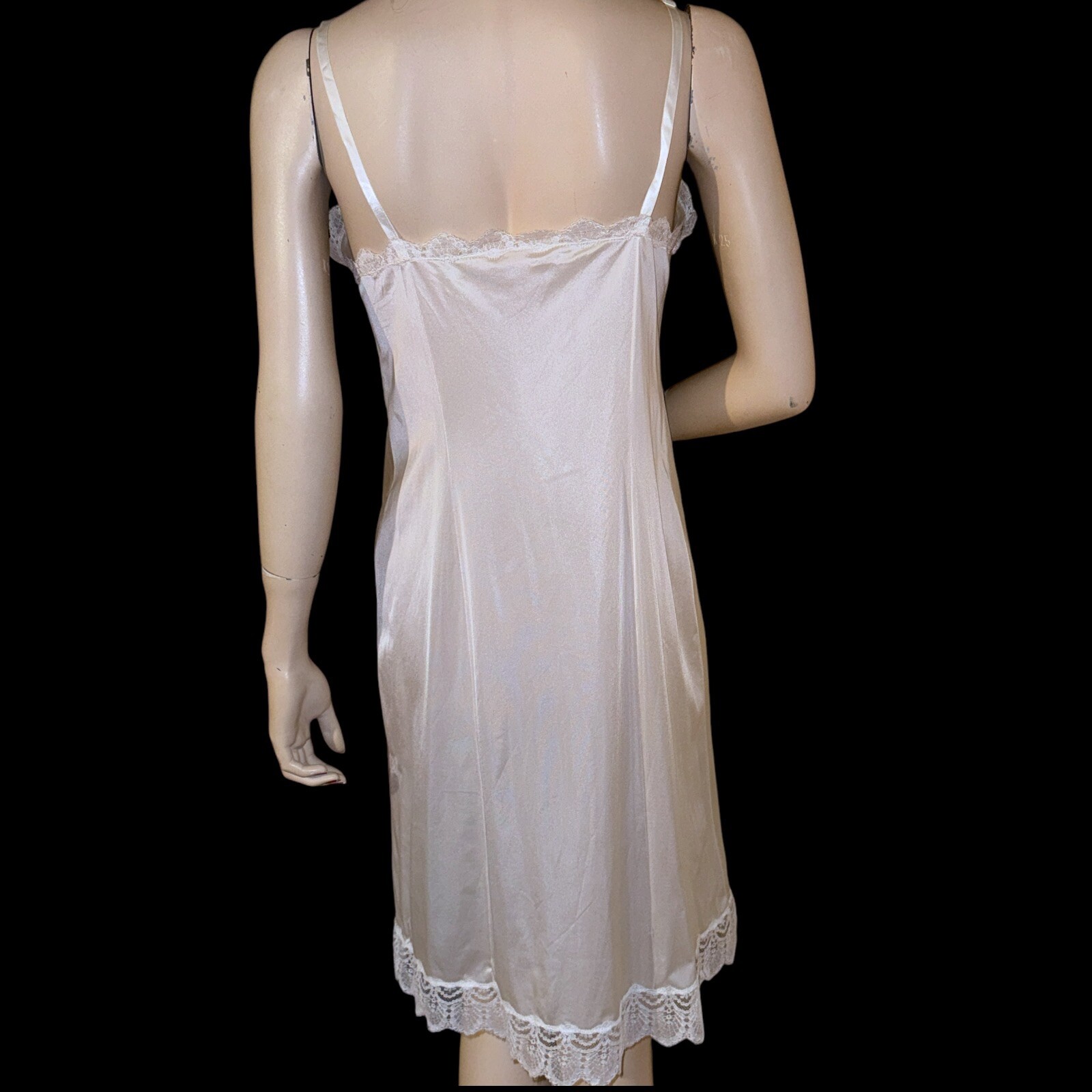 Vintage VANITY FAIR Ivory Lacy Nylon Full Slip Sz 34