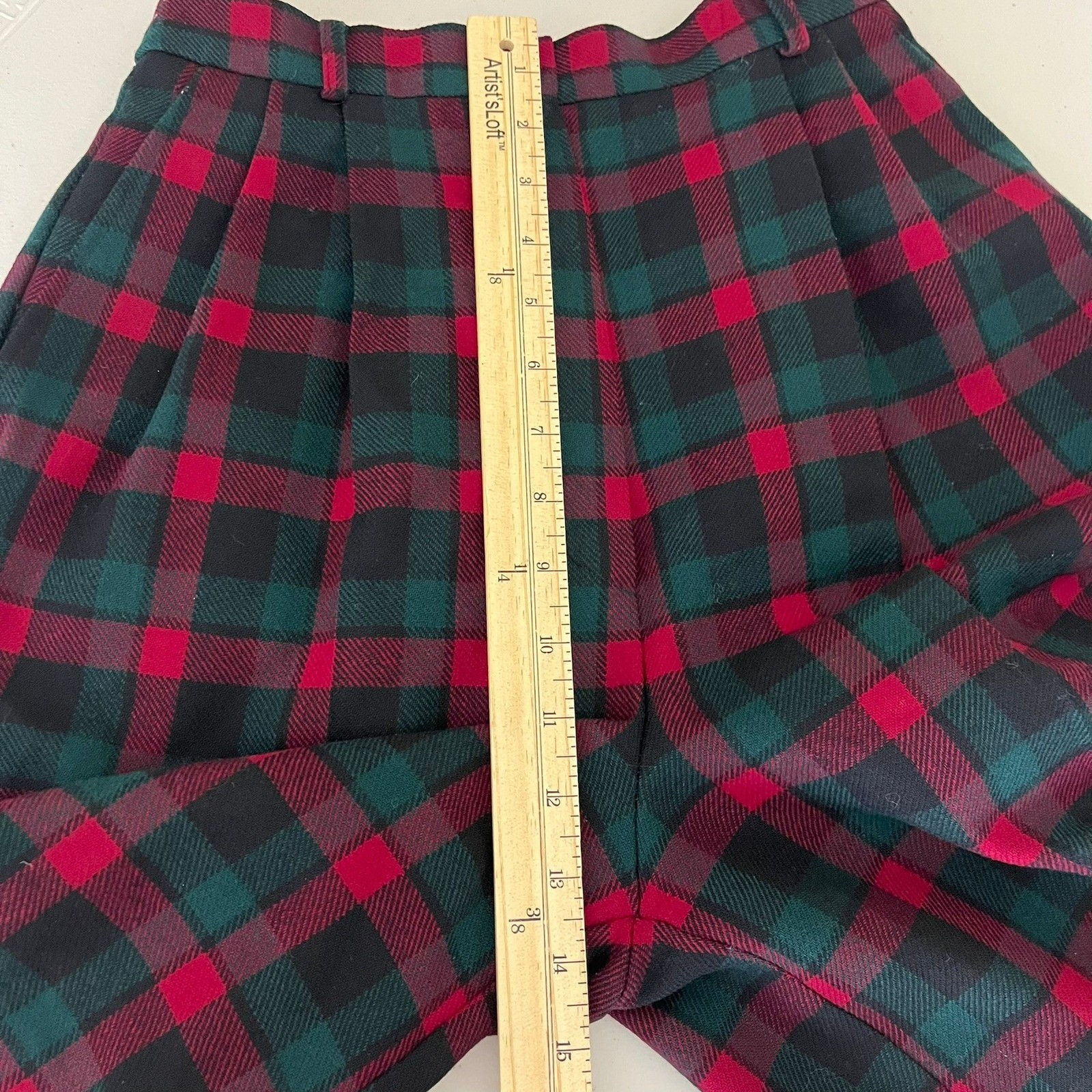 Pendleton Red Green Plaid 100% Virgin Wool High Waisted Pleated Shorts Womens 4