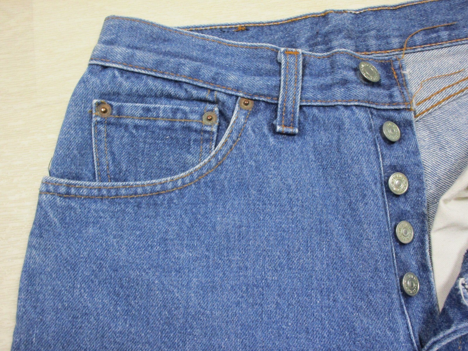 Vintage 1970’s LEVI’S 26501 501 25.5 X 31.5 DENIM JEANS USA Woman’s Button Fly