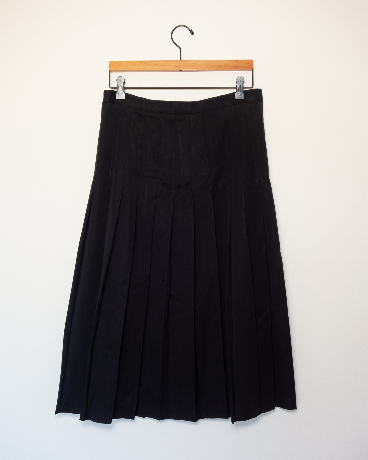 Vintage Toff’s Size 15/16 Black Pleated Wool Skirt Mid-Length Hong Kong