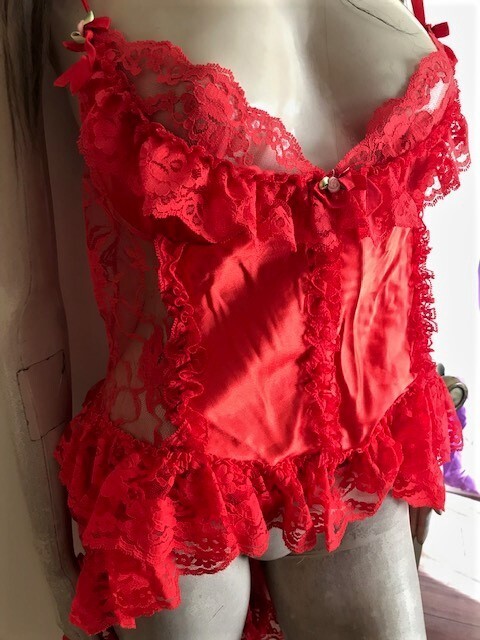 VTG TRES CHIC 60′ LINGERIE RED LACE TRIM SZ L