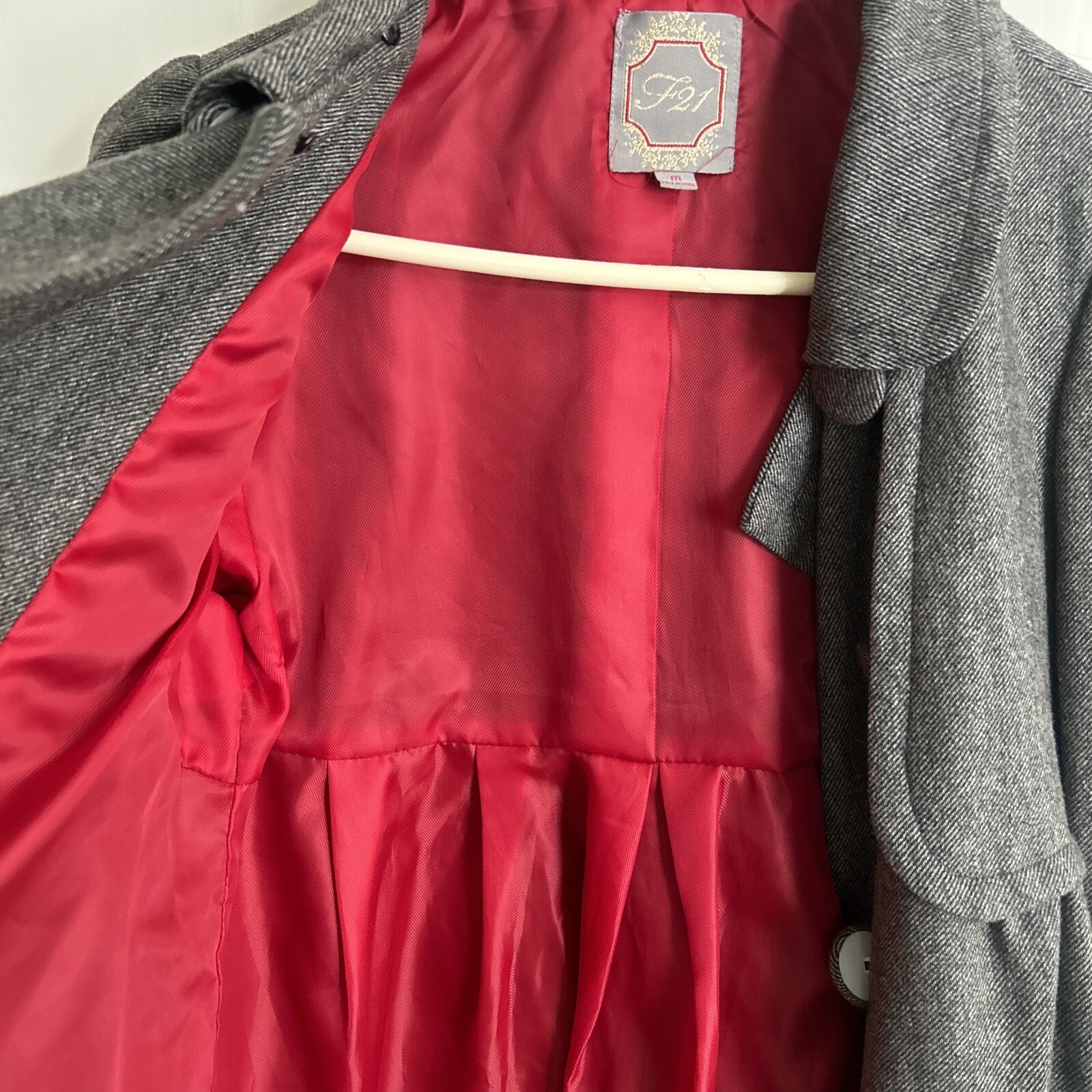 Vintage F21 Ladies Jacket Medium 41% Wool Gray /Red Lining Sleeve Length 24 In.￼