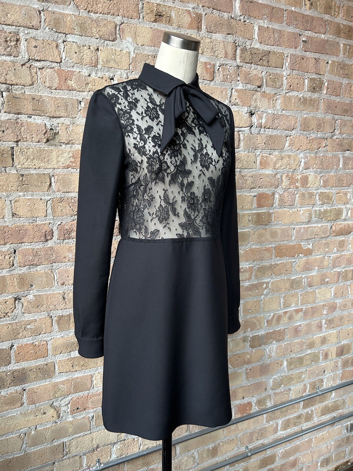 Runway Valentino dress 40, (size 6) Great Condition. Worn Only Twice.