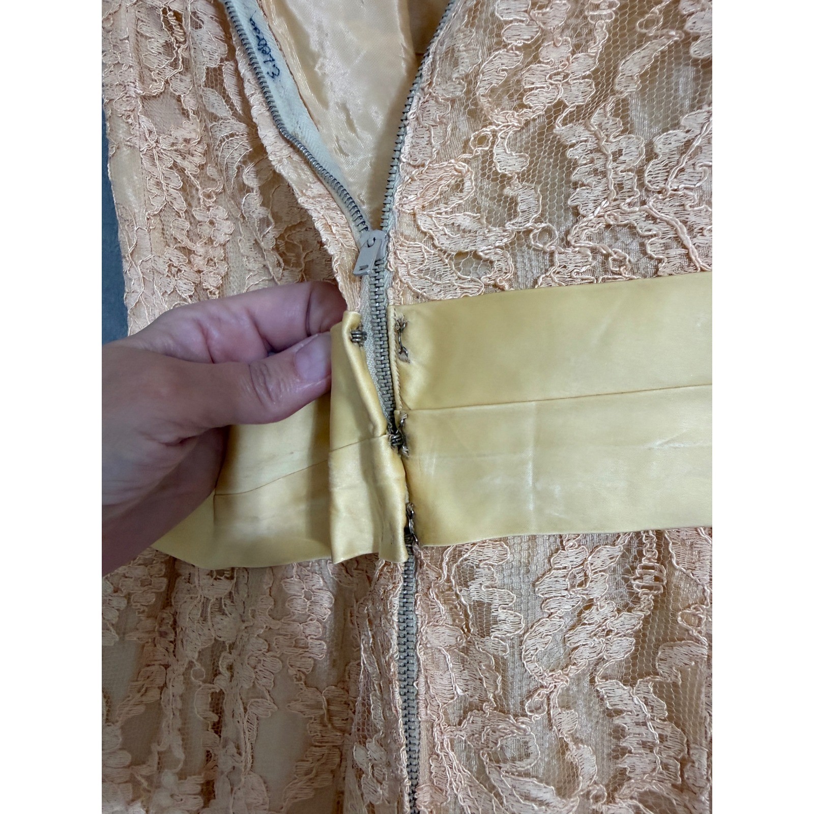 Vtg Peach Lace Sheath Dress Yellow Sash Metal Zip Womens S 1960s