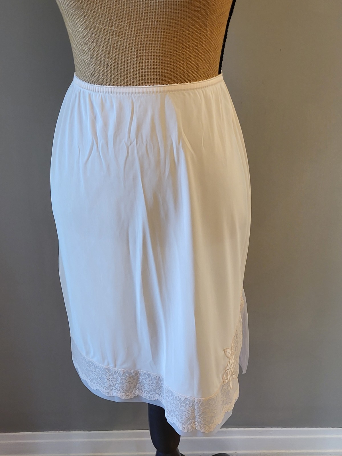 Val Mode Vtg 70s Short Peach/Pink Half Slip Lace Trim Medium Style 1300