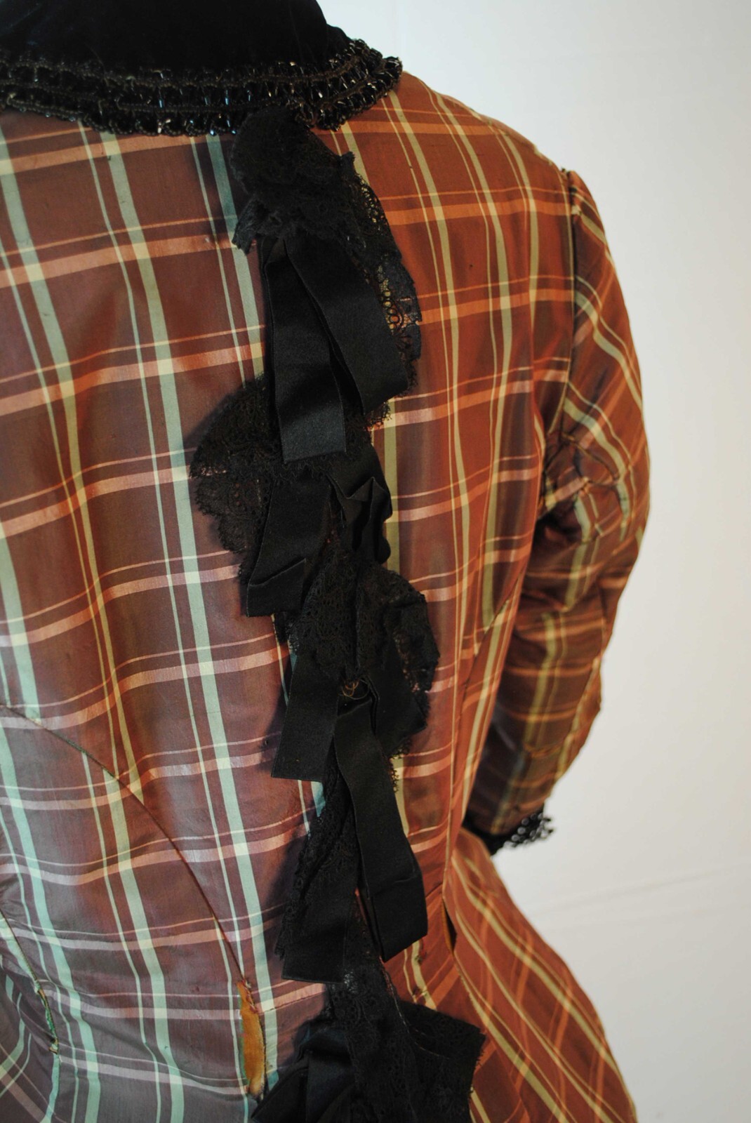 1850 CHECKED PLAID SILK TAFFETA DAY DRESS, HOUSE DRESS