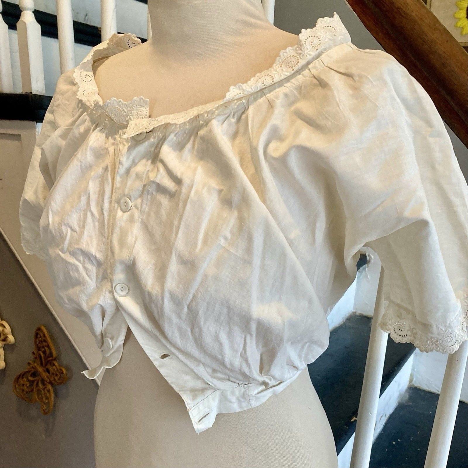 1890s 1900s White Cotton Corset Cover Short Sleeved Eyelet Cropped Fleur-De-lis