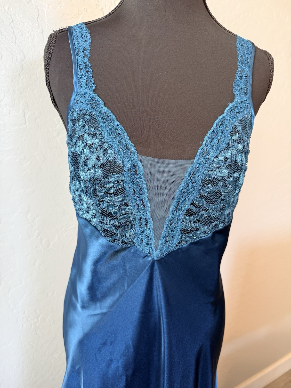 VTG 80s Victoria’s Secret Gold Crown Label Lace Slip Dress Nightgown Teal, Small