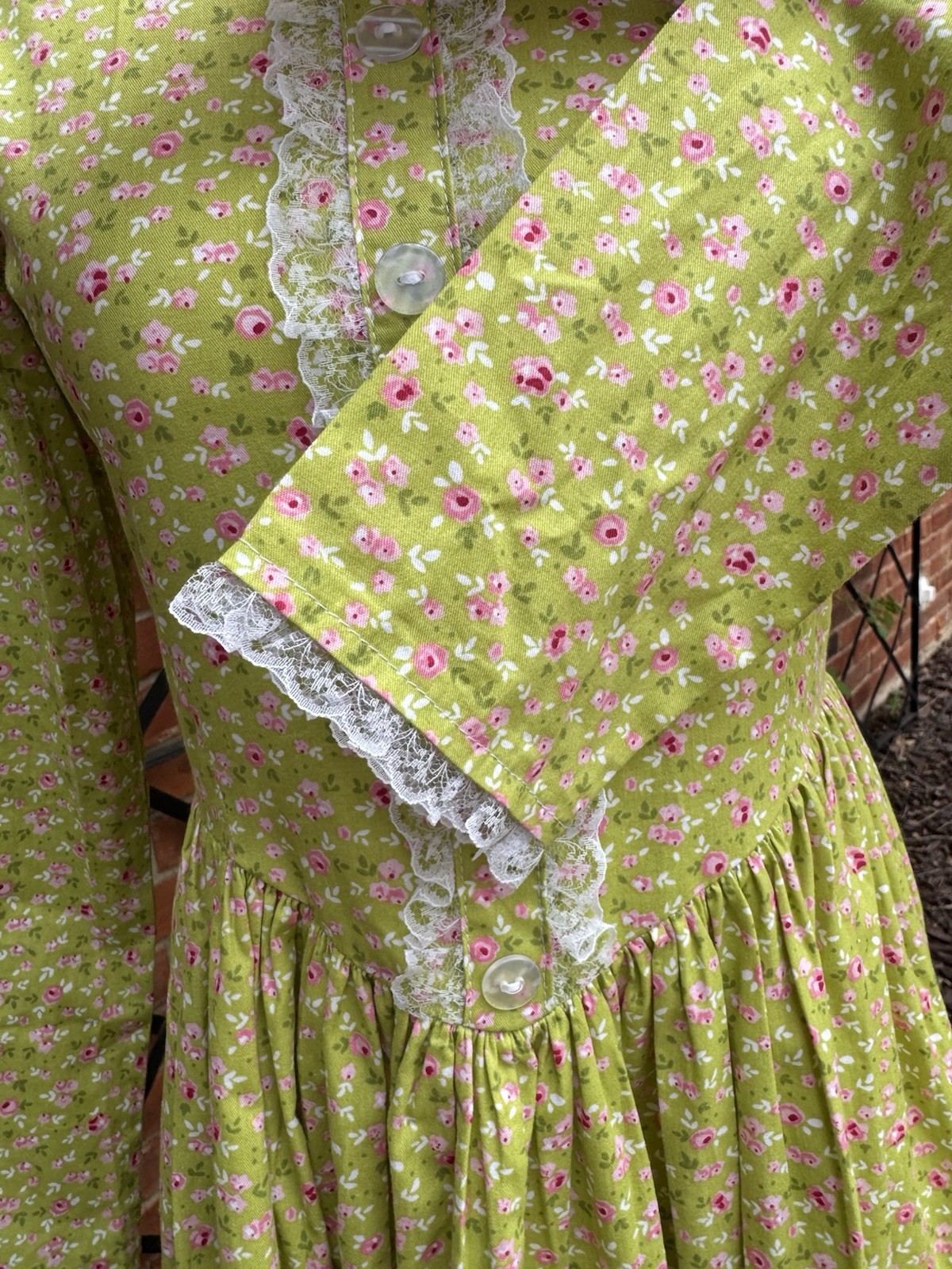 Vintage 1970s Lime Green Calico Rose Lace Detail Cottage Prairie Dress Size S