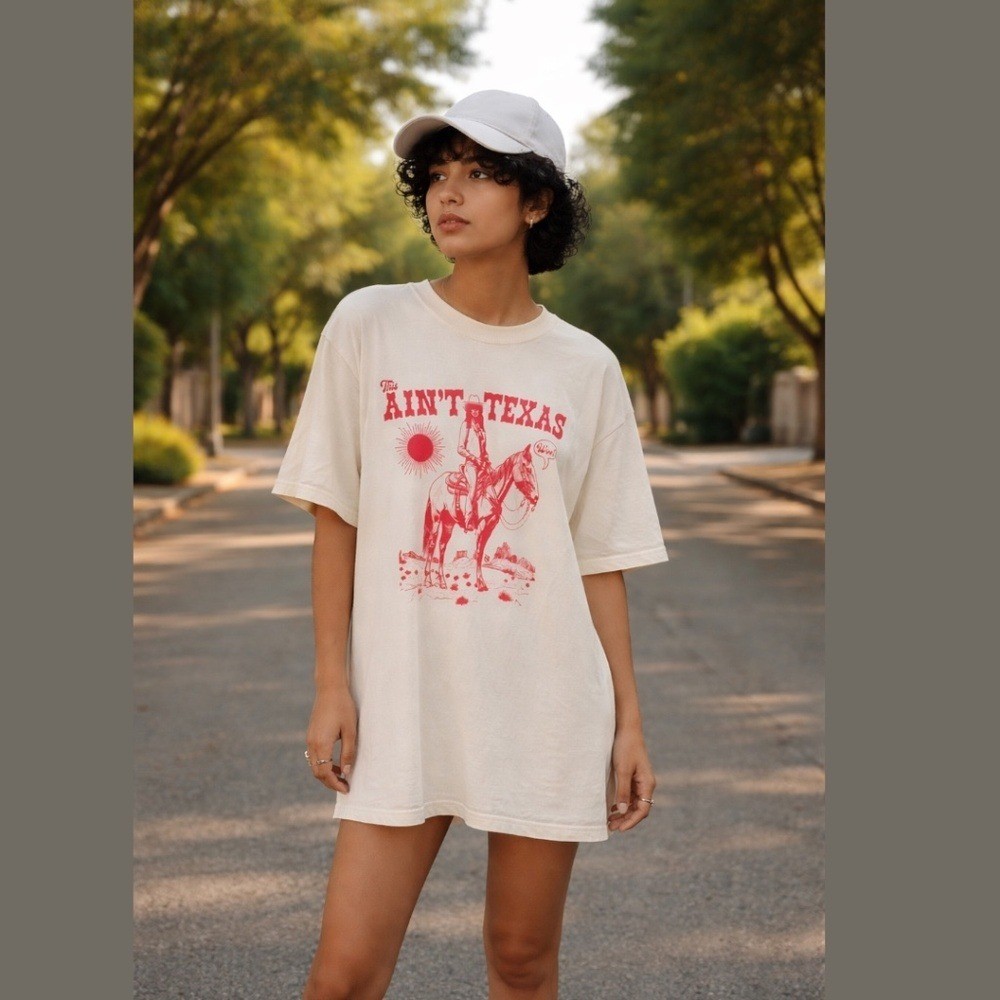 Vintage Western Retro Graphic Tee,This Aint Texas NWOT Sz Med, Ivory/Tomato Red