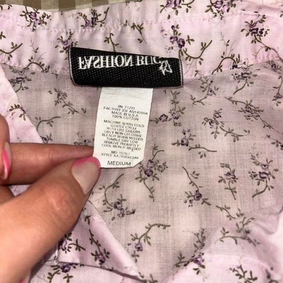 Y2K 2000s fashion bug Pink floral blouse