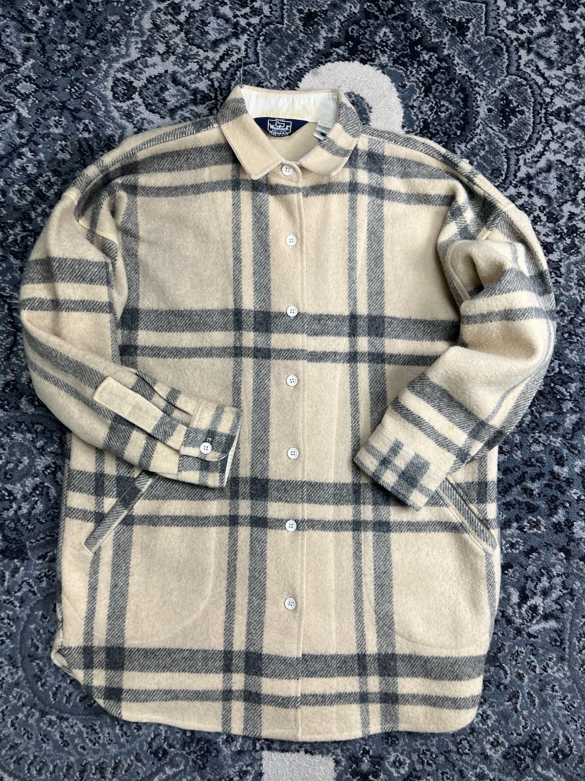 Vintage 1960s Womens’ WoolRich Flannel Shirt Size Large Made In USA beige
