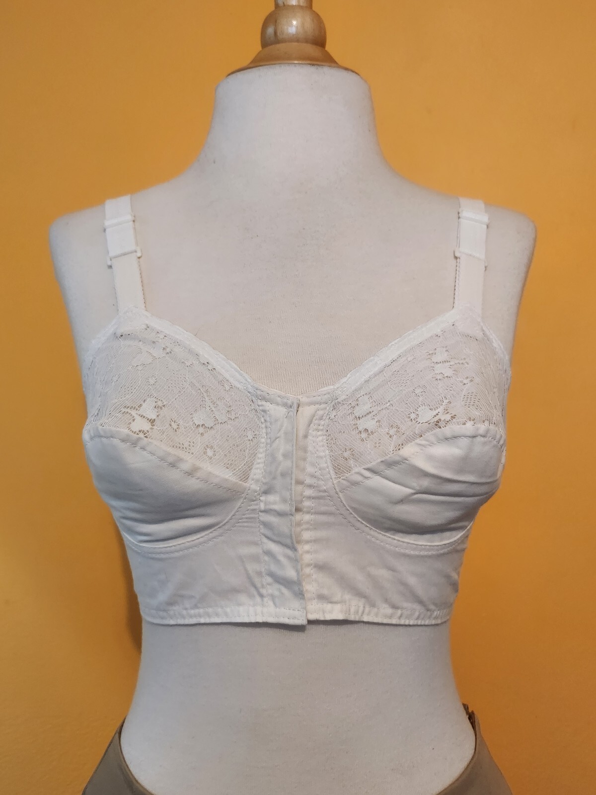 VINTAGE VEB RECO VICTORIAN COTTON FRONT CLOSURE LACE SHEER BRA SZ 32A NWT
