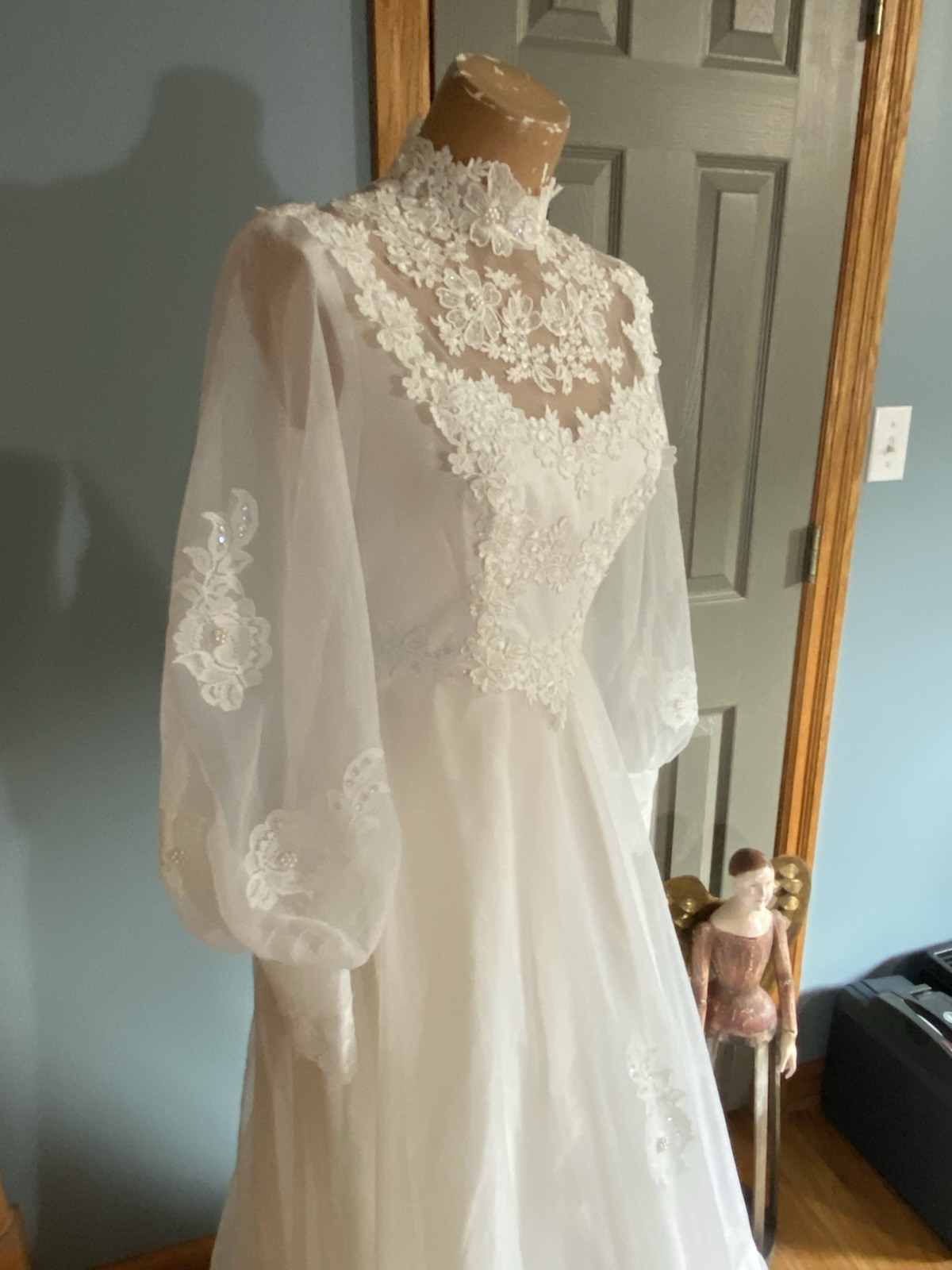 Vintage Lace Pearl Appliqué High Neck Long Sheer Sleeve 1970s Wedding Gown S/M