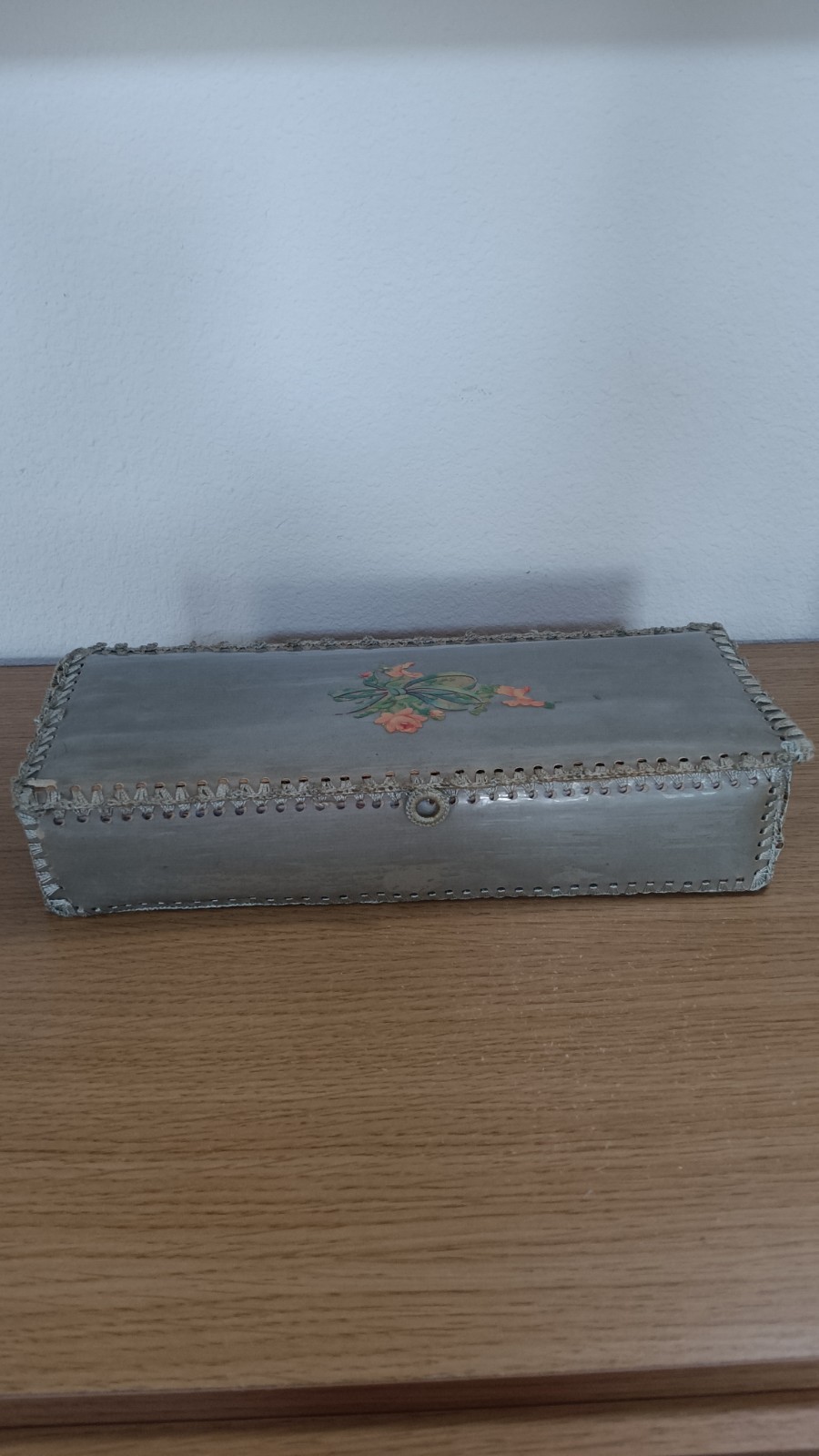 Vintage Hosiery Glove Hankerchief Box Floral Design