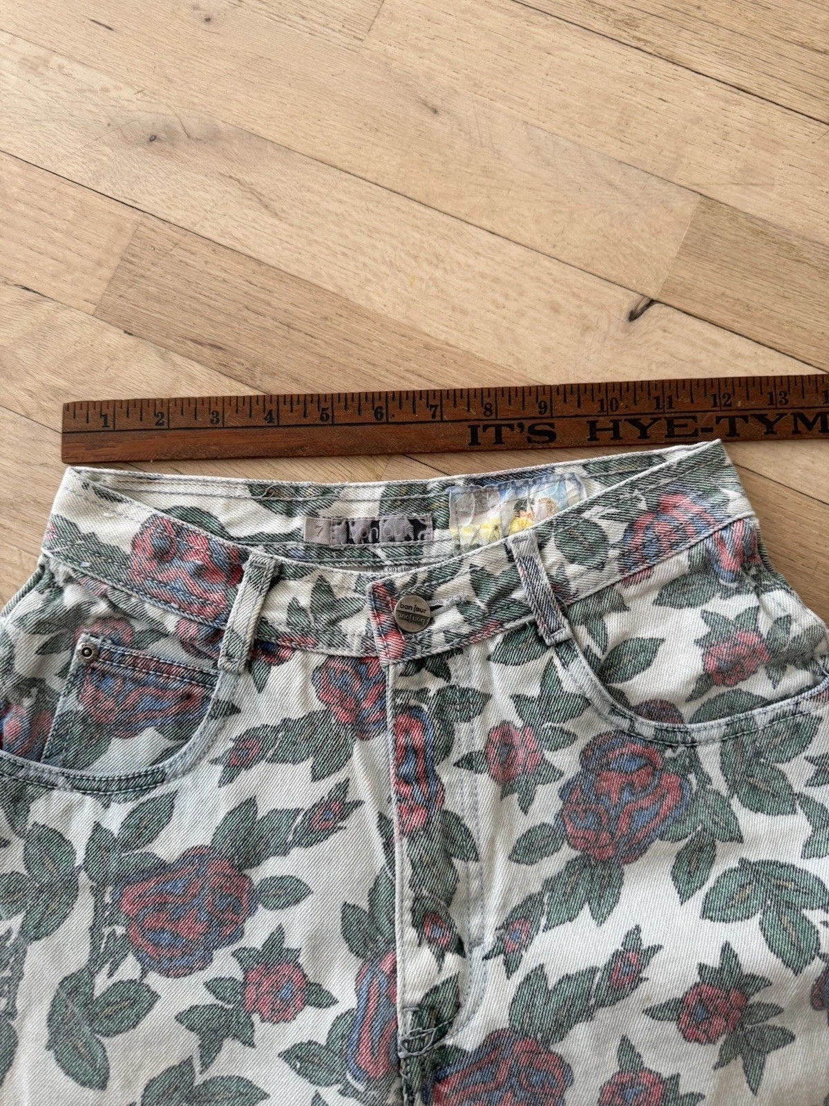 Vintage 80’s Women’s Bonjour Floral Rose Printed Denim Jeans. Made In USA Size 7