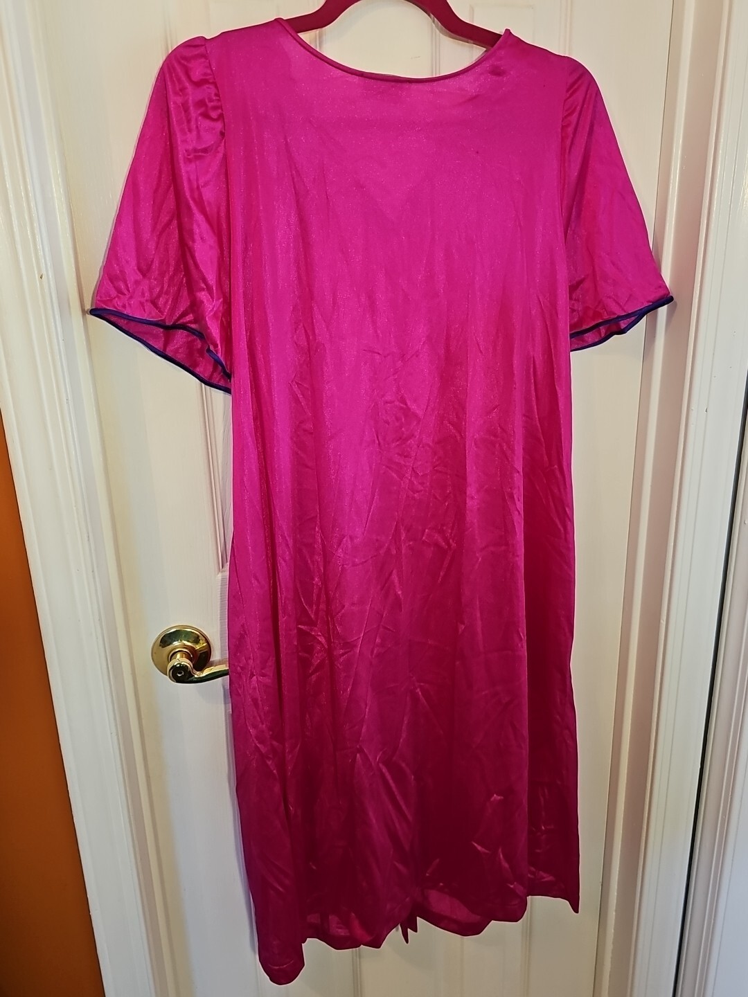 Vintge Vanity Fair Large Fuscia Nylon Embroidered Robe House Coat Loungewear