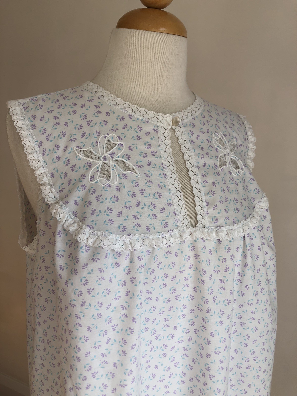 GORGEOUS VTG REGAL ROSE Purple Floral White Lace Soft Cotton Nightgown SZ M