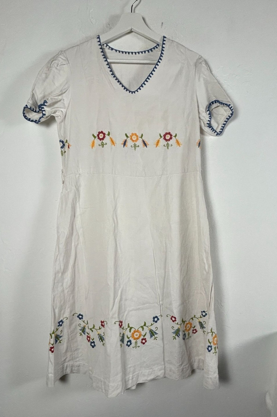 Vintage Womens White Embroidered Floral Cotton Dress V-Neck Short Sleeve