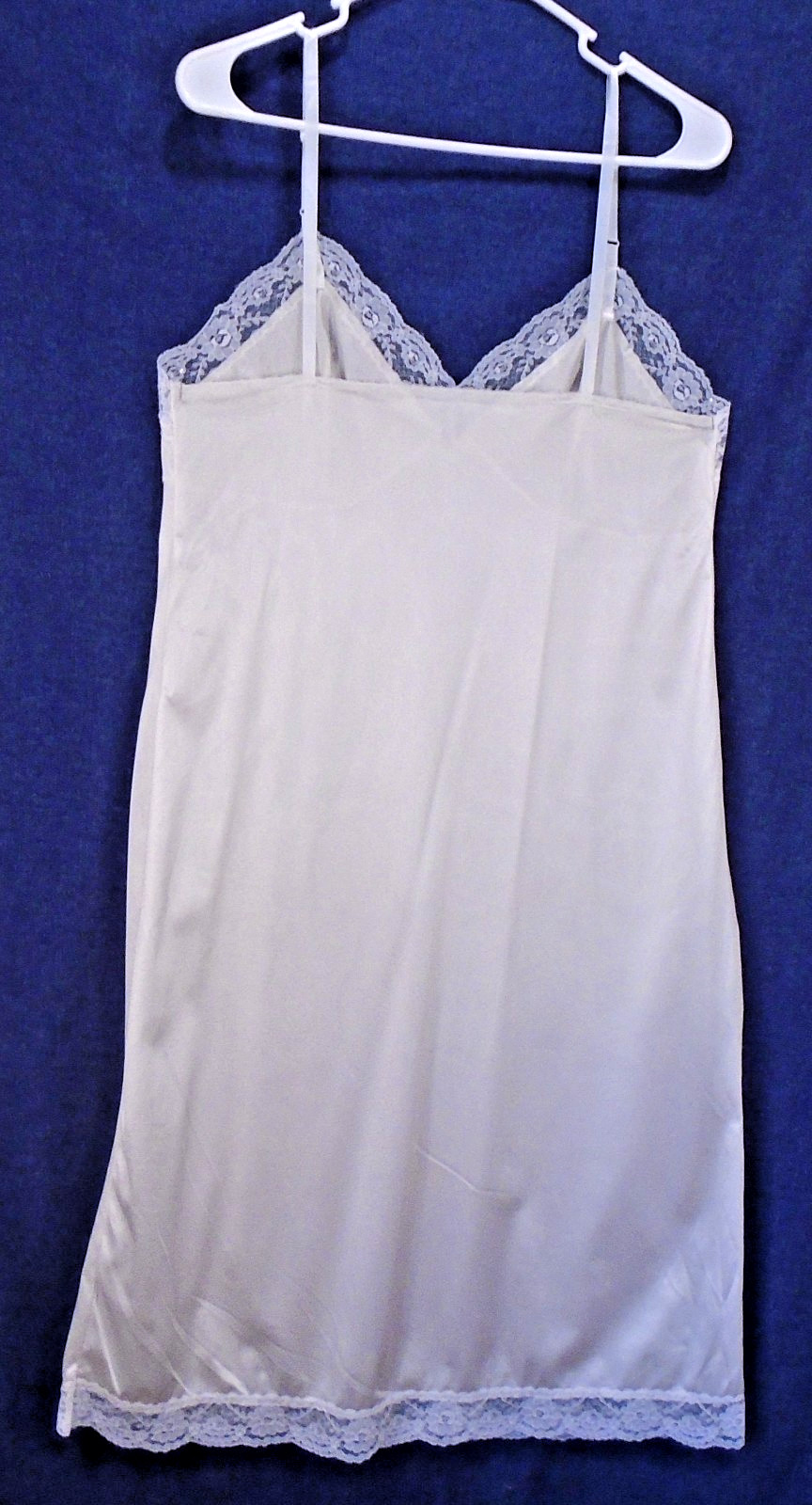 Vintage Off-White Nylon Full Slip A-line Rose Floral Lace 36″ Bust