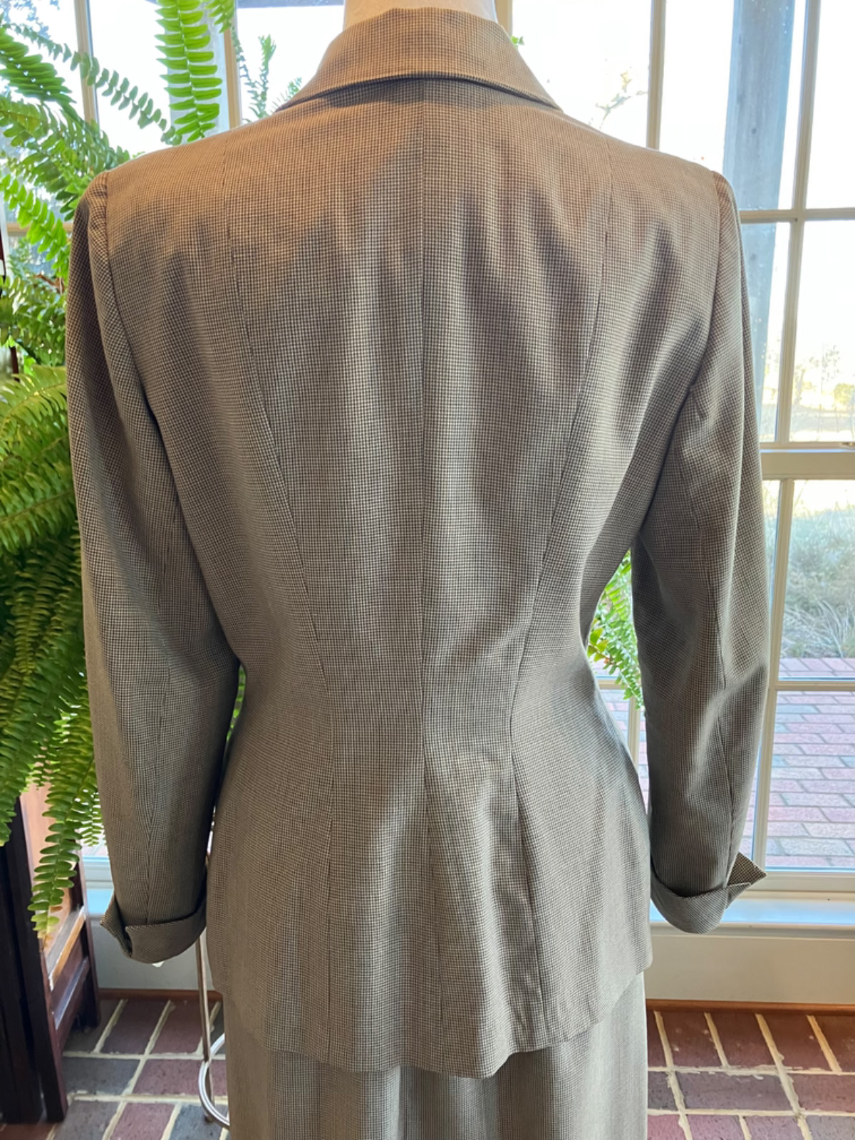 1940s bespoke tailor made ladies wool houndstooth suit with cast glass buttons