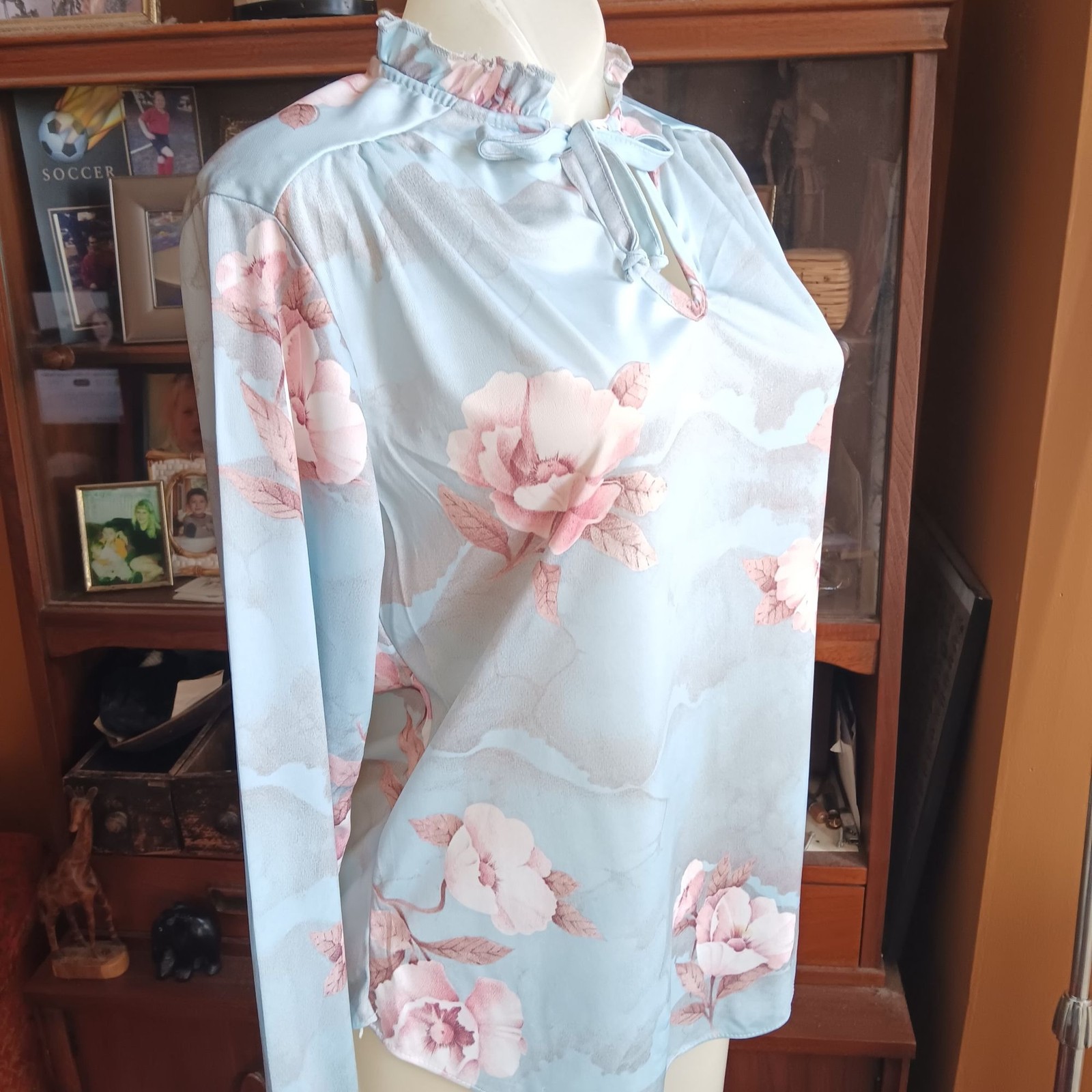 True Vintage Top Small 1970’s Floral Long Sleeve Blouse Ruffled Neckline Tie