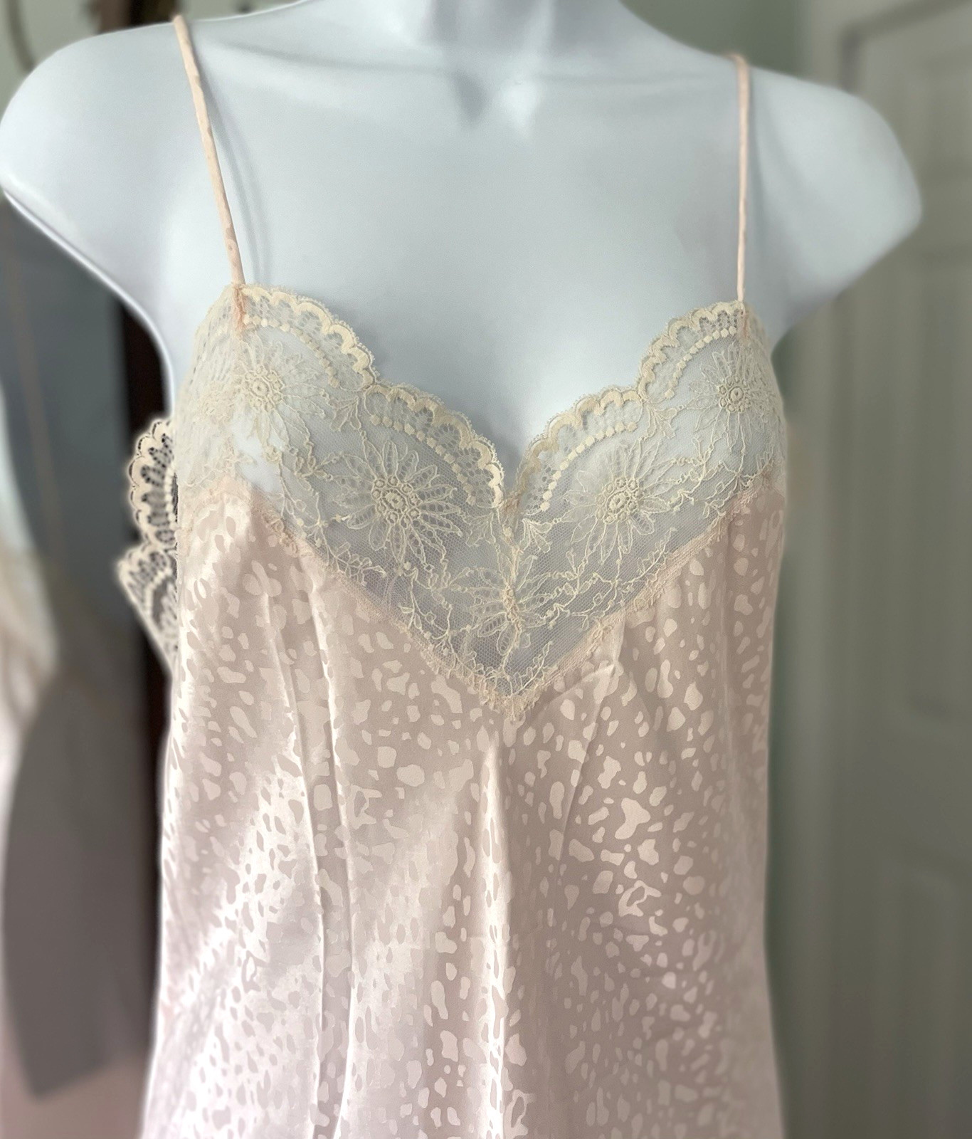 VTG ’80s Georgette Trabolsi – Medium- Chemise Nightgown -Blush Pink Cream Lace