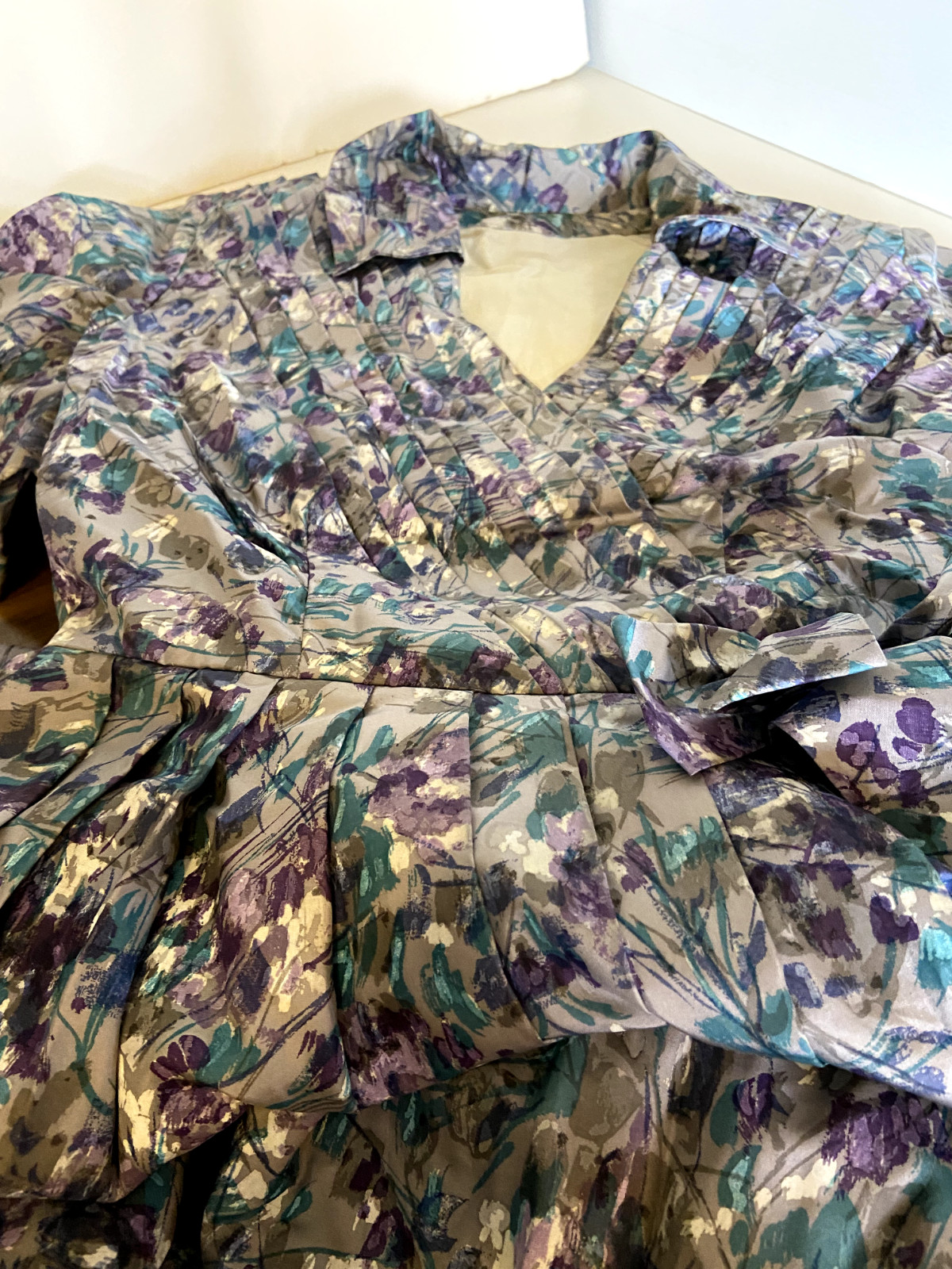 1950 wiggle dress vintage polyester gorgeous pleats purple floral size 8 AU SML