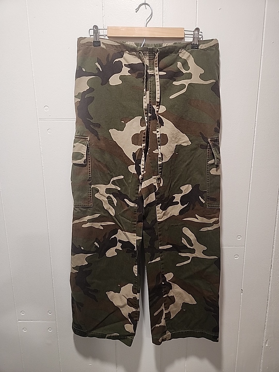 Vintage Beverly Hills B.H.D.C. Camouflage Drawstring Cargo Pants. Ladies Large