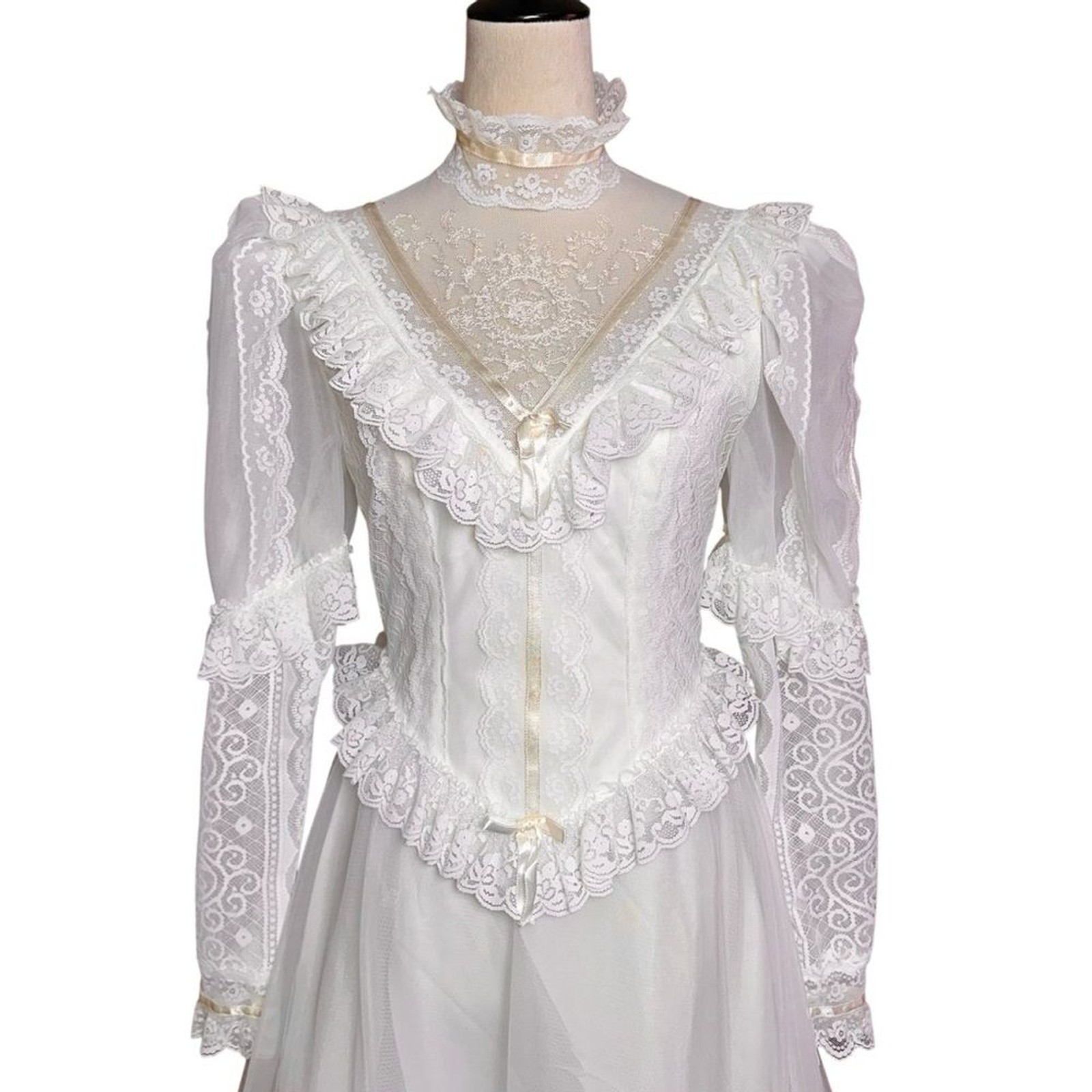 Vintage JCPenney Lace Wedding Gown | Victorian Cottagecore Prairie Bridal Train