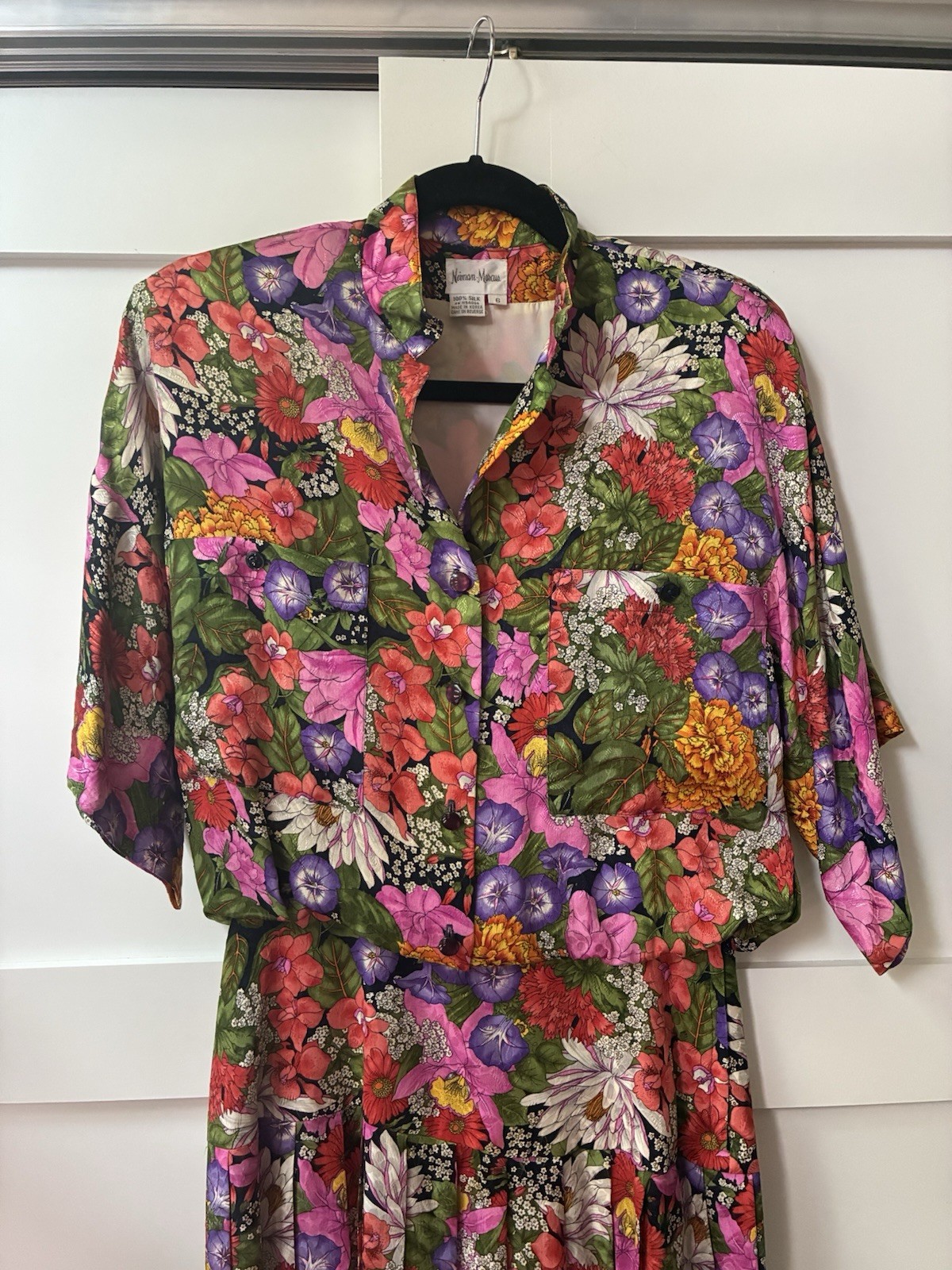 VTG Neiman Marcus 100% silk flowery maxi pleated dress, 6 runs small