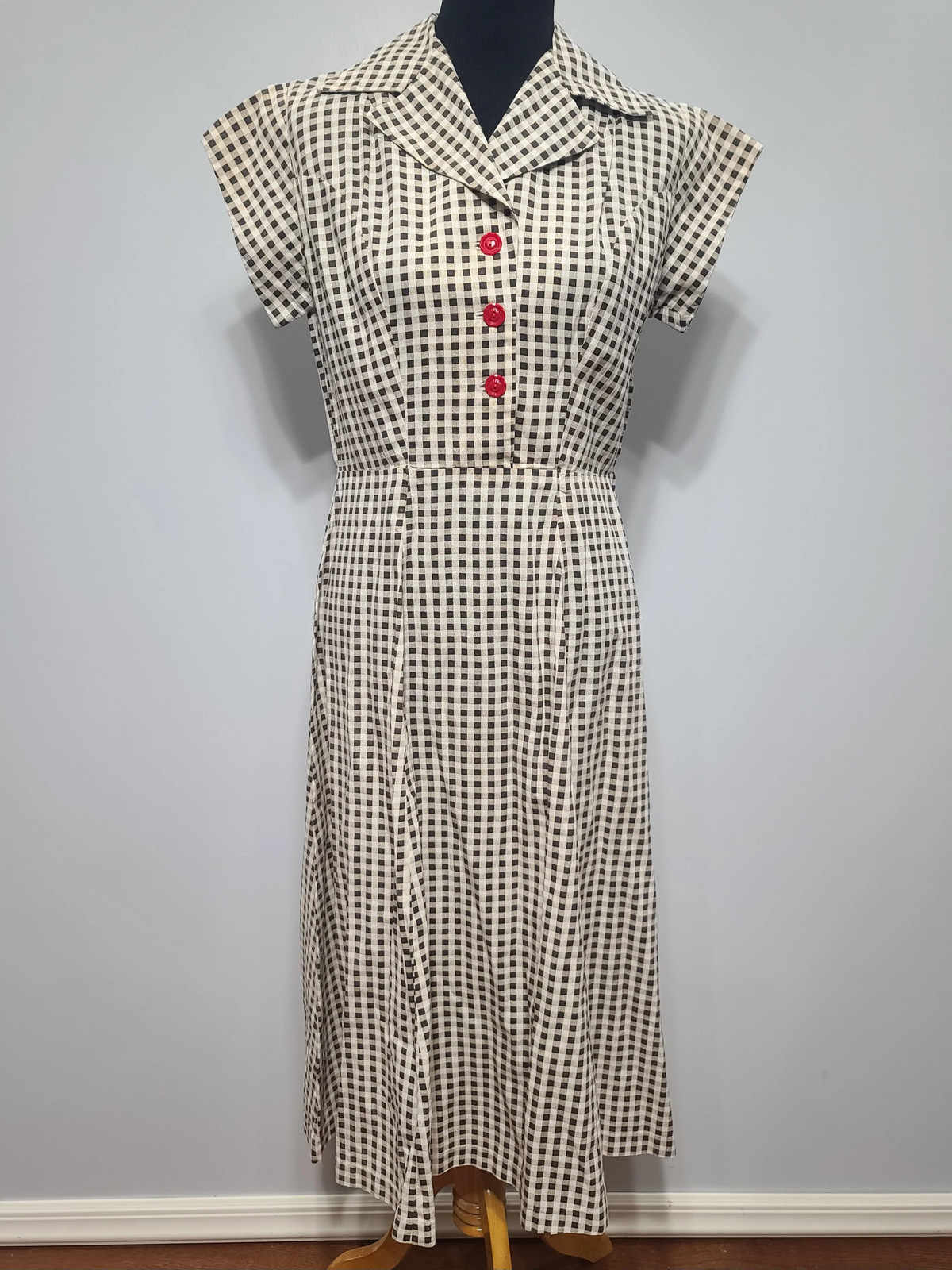 Vintage 1940s Brown Tan Checkered Print Dress Red Buttons WW2 B-38″ W-30″ H-41″