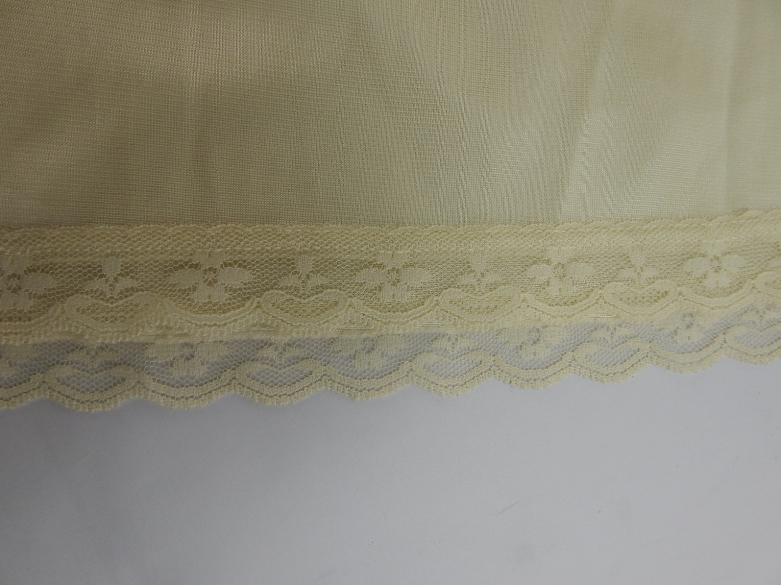 Vintage Warner’s Perfect Measure Half Slip Ivory Cream Sz M 31″ Length Lace H