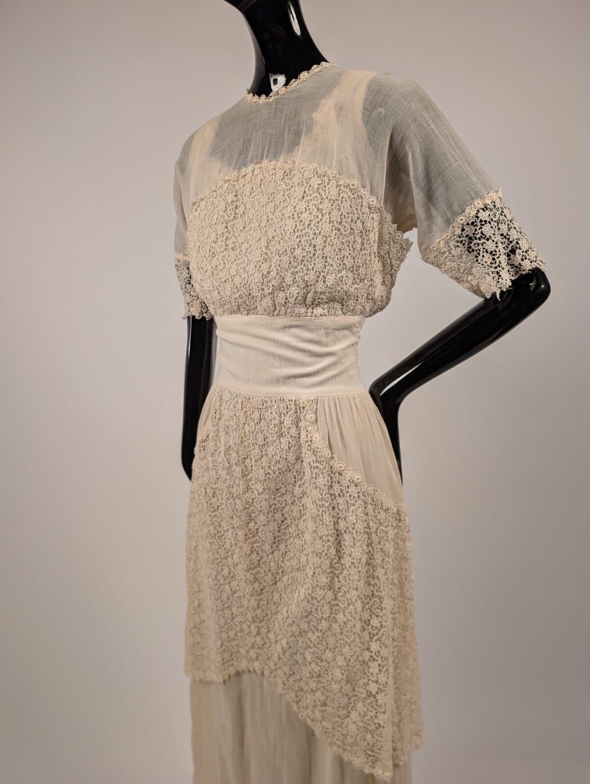 BEAUTIFUL EDWARDIAN LACE + MUSLIN LONG WEDDING DRESS  / GARDEN GOWN W PROVENANCE