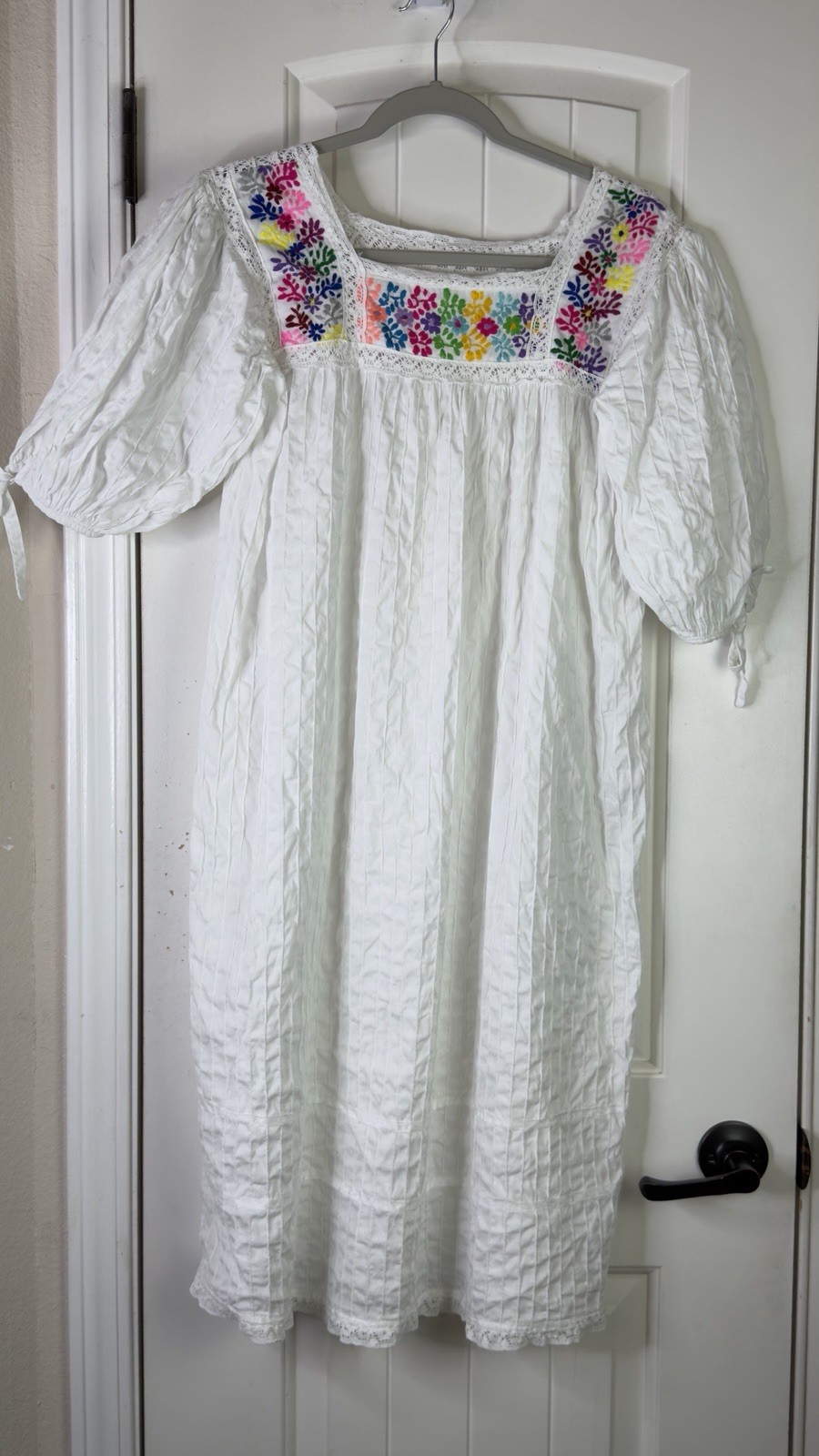 Vintage Mexican White Floral Embroidered Peasant Dress Pintuck Cottagecore Boho